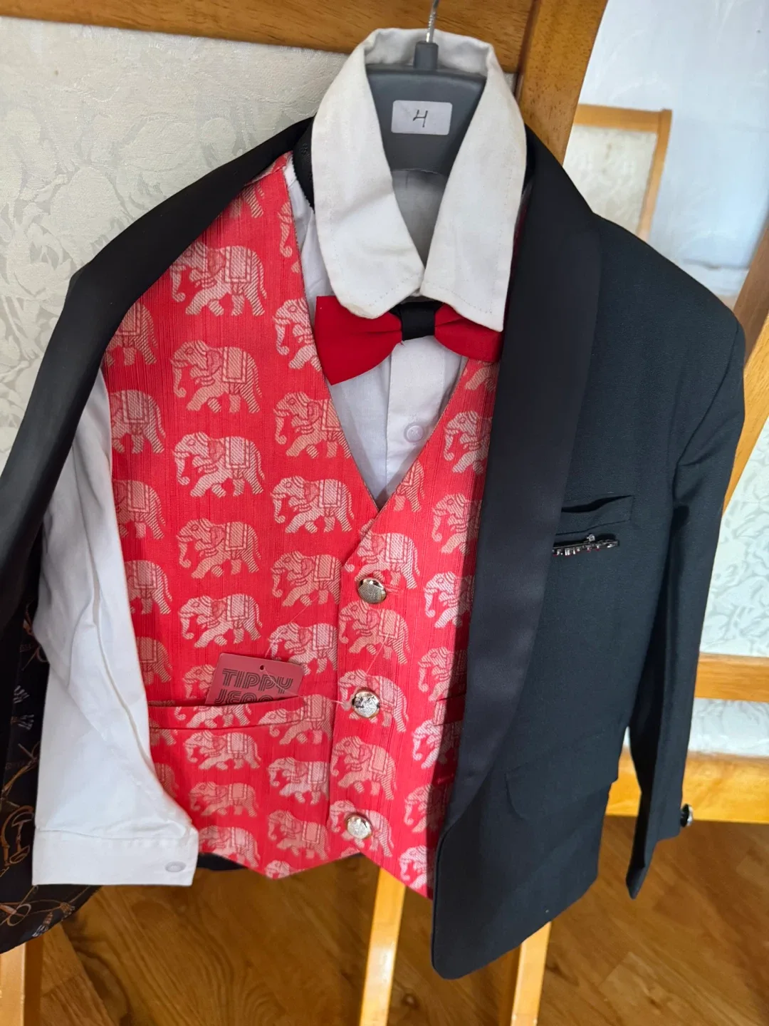 Tippy Jeans Black Suit w/ Red Vest & Bowtie image indicator(2)