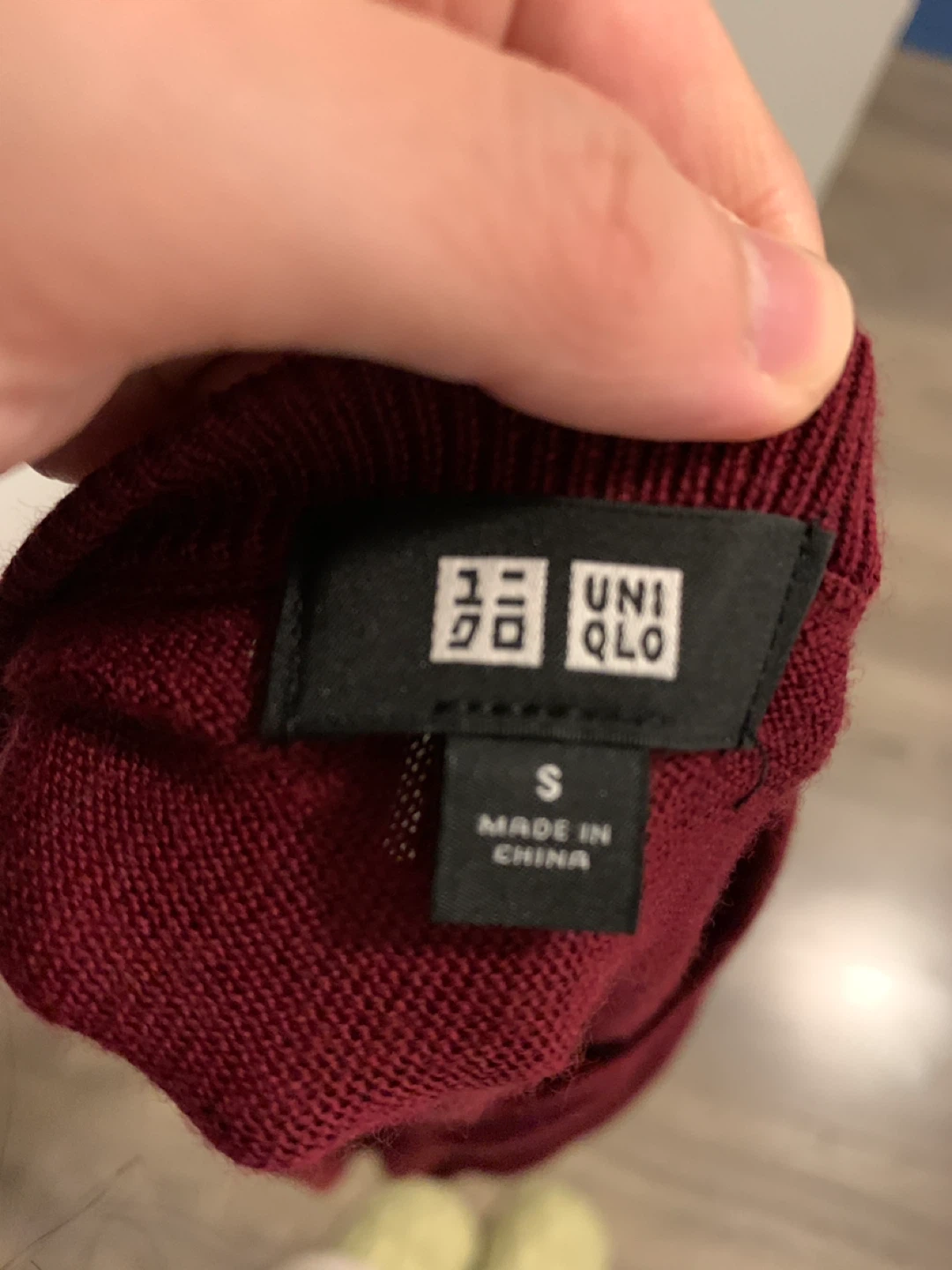 Uniqlo 100% Wool Sweater - unisex Size Small - photo 2