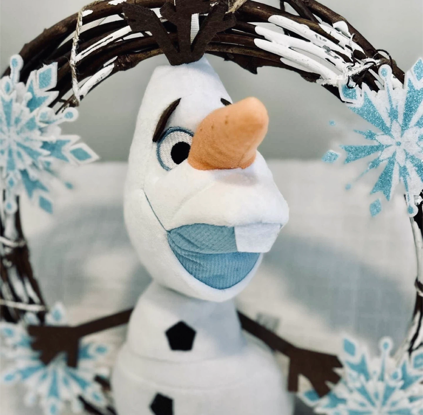 12 Inch DISNEY Frozen Olaf Plush Grapevine Wreath… ❄️ - photo 2