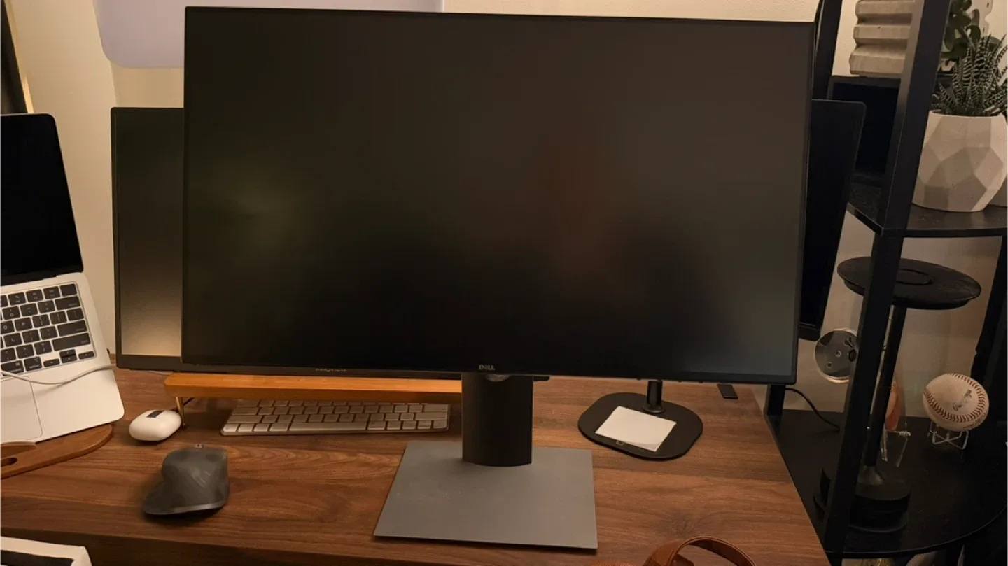 Dell 24” Widescreen monitor, 90° rotatable #cleanout image indicator(2)