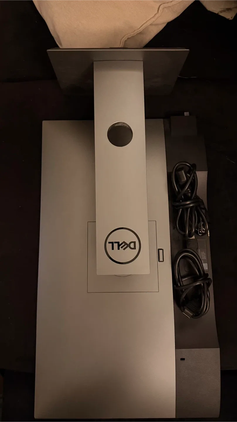 Dell 24” Widescreen monitor, 90° rotatable #cleanout image indicator(4)