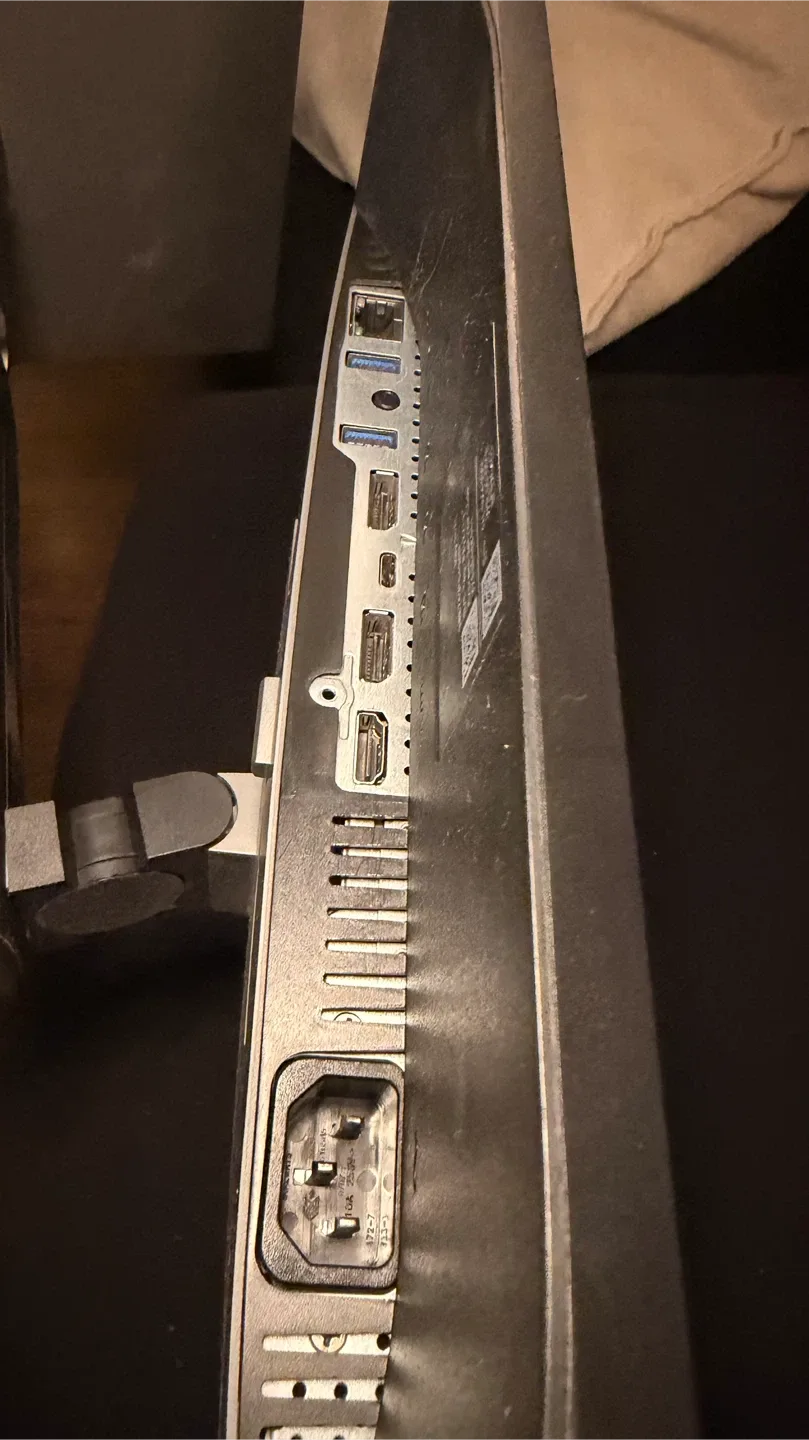 Dell 24” Widescreen monitor, 90° rotatable #cleanout image indicator(3)