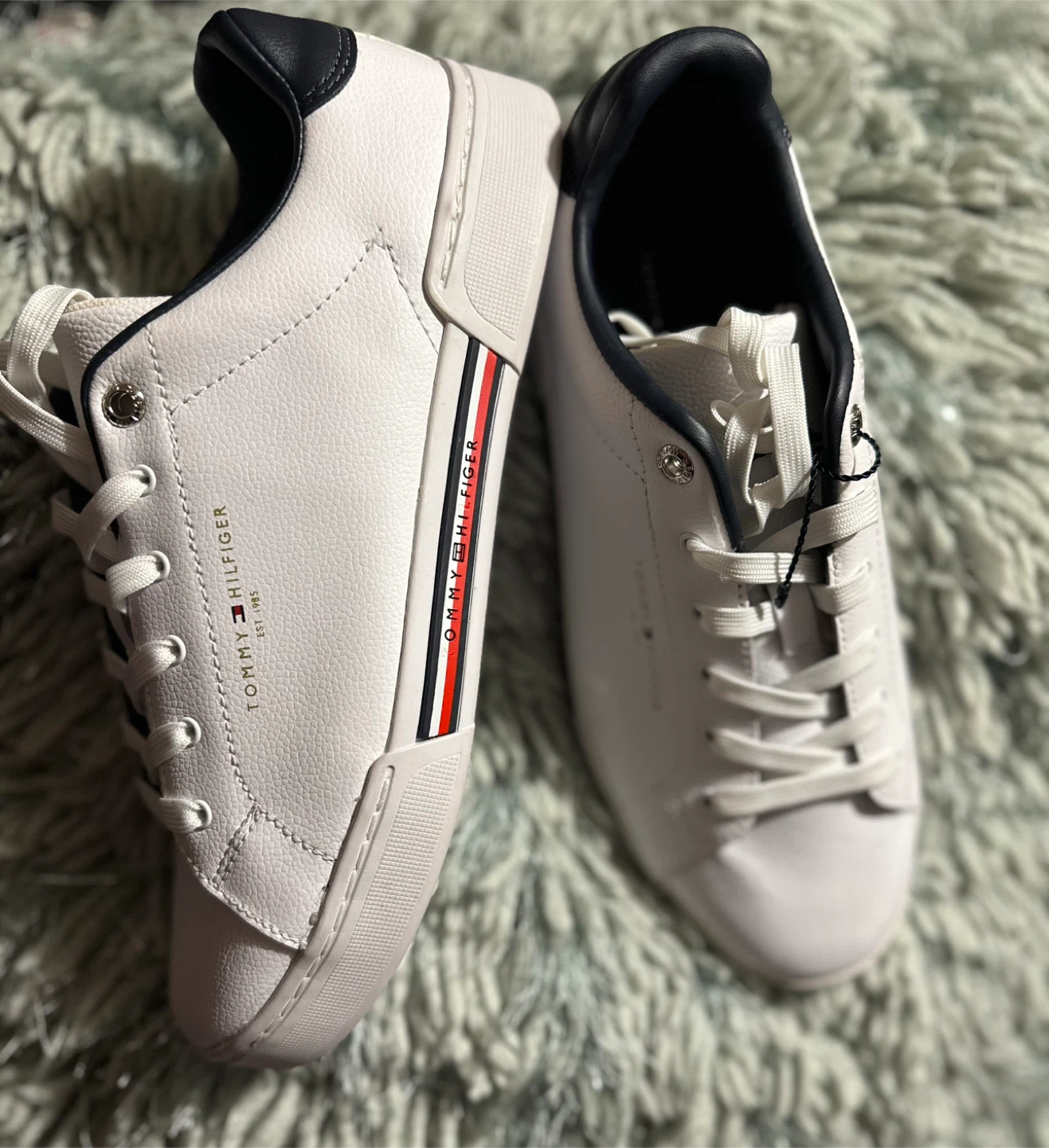 Tommy Hilfiger White Leather Sneakers (size:8 & 1/2