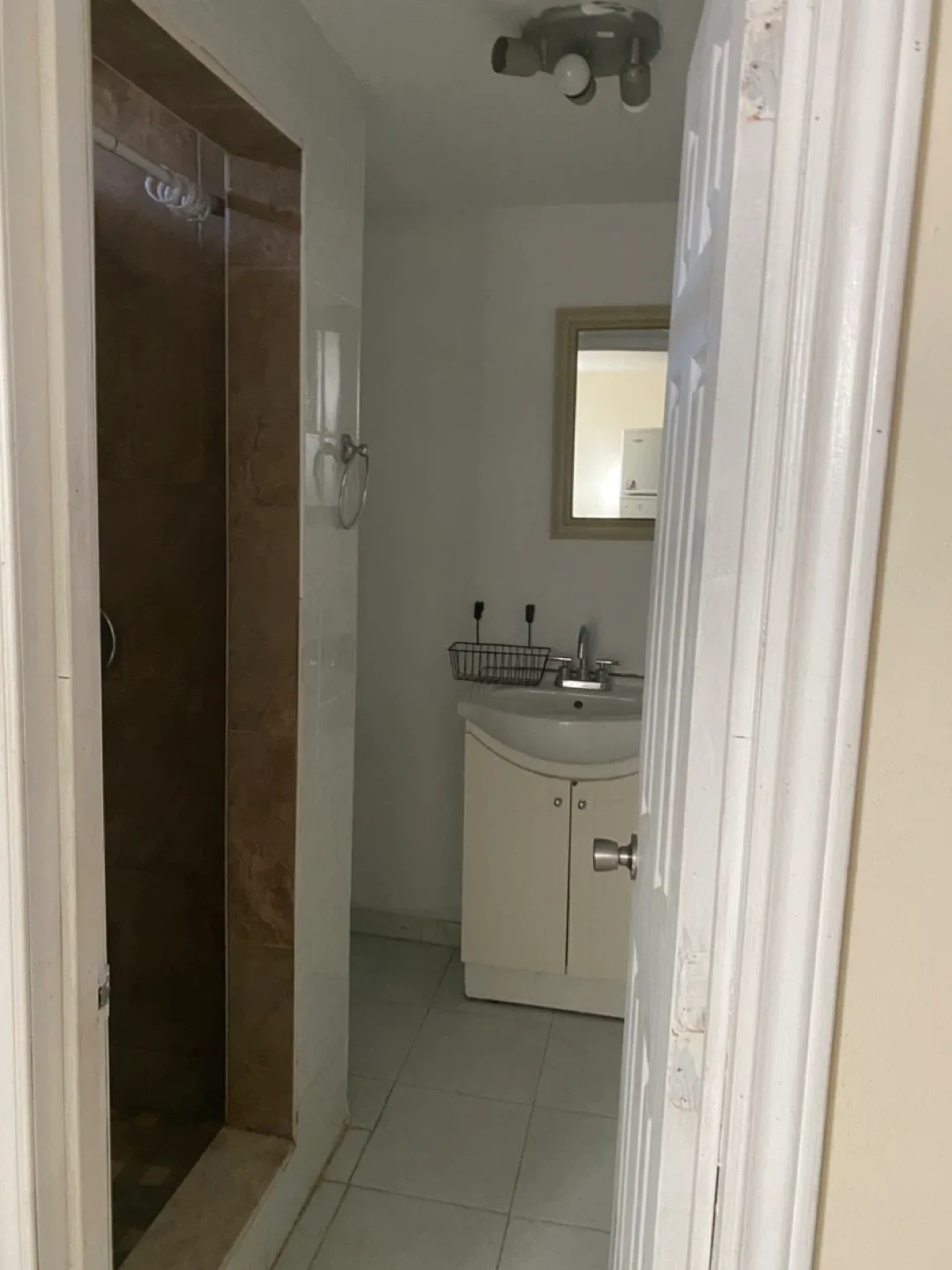 Basment appt for rent image indicator(4)