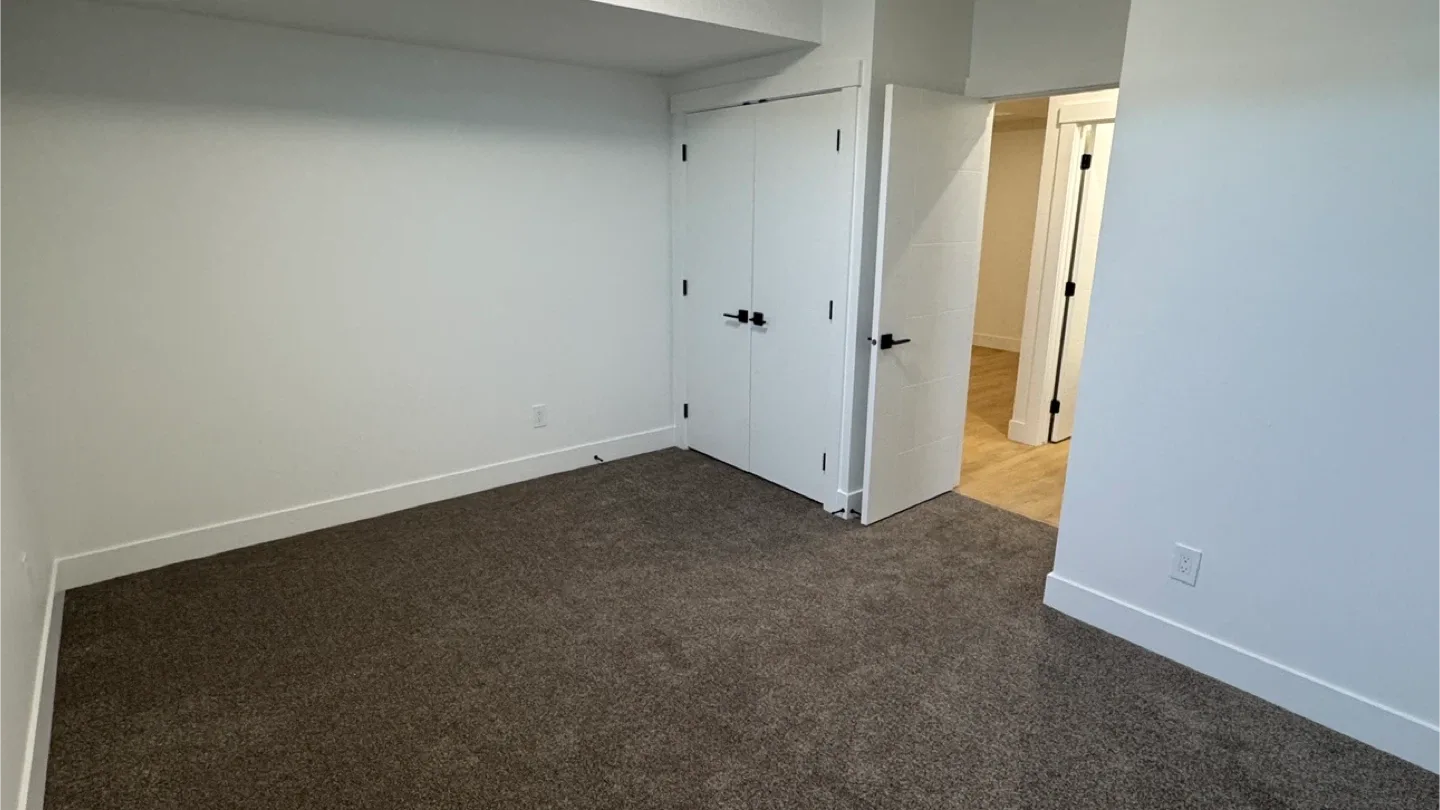 Basement for rent image indicator(3)