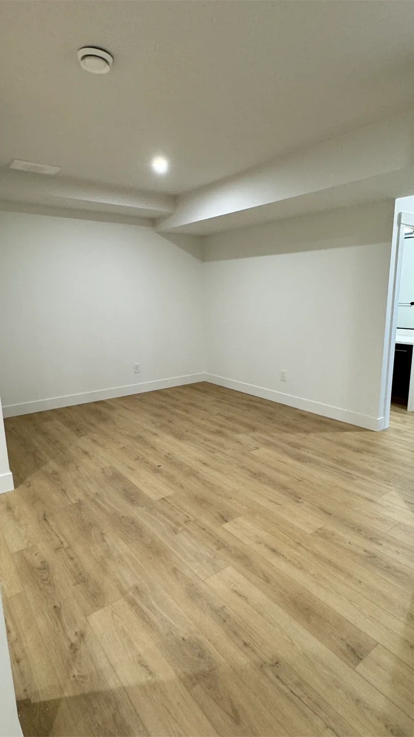 Basement for rent image indicator(7)