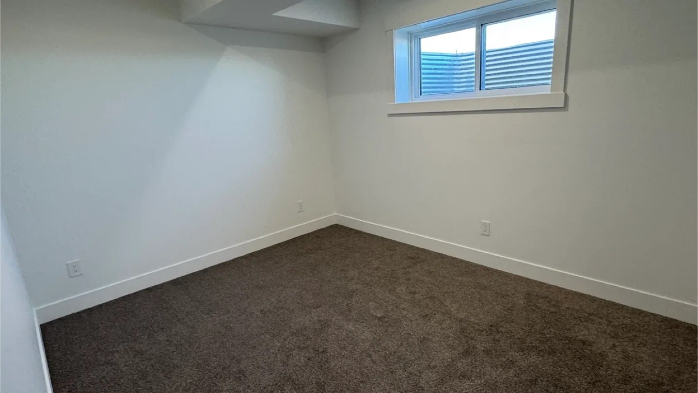 Basement for rent image indicator(10)