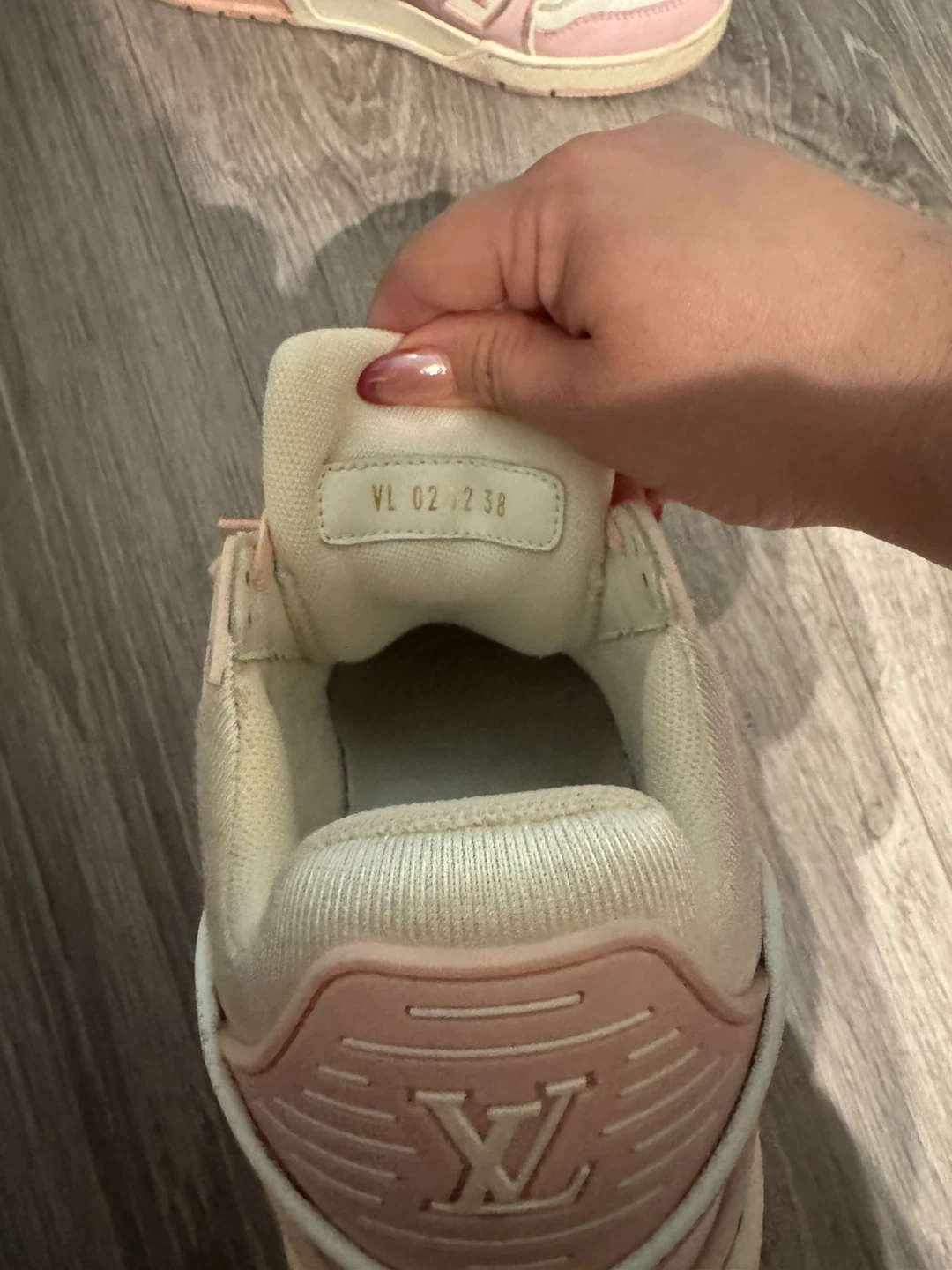 Louis Vuitton Pink Sneakers Size 38 - photo 4