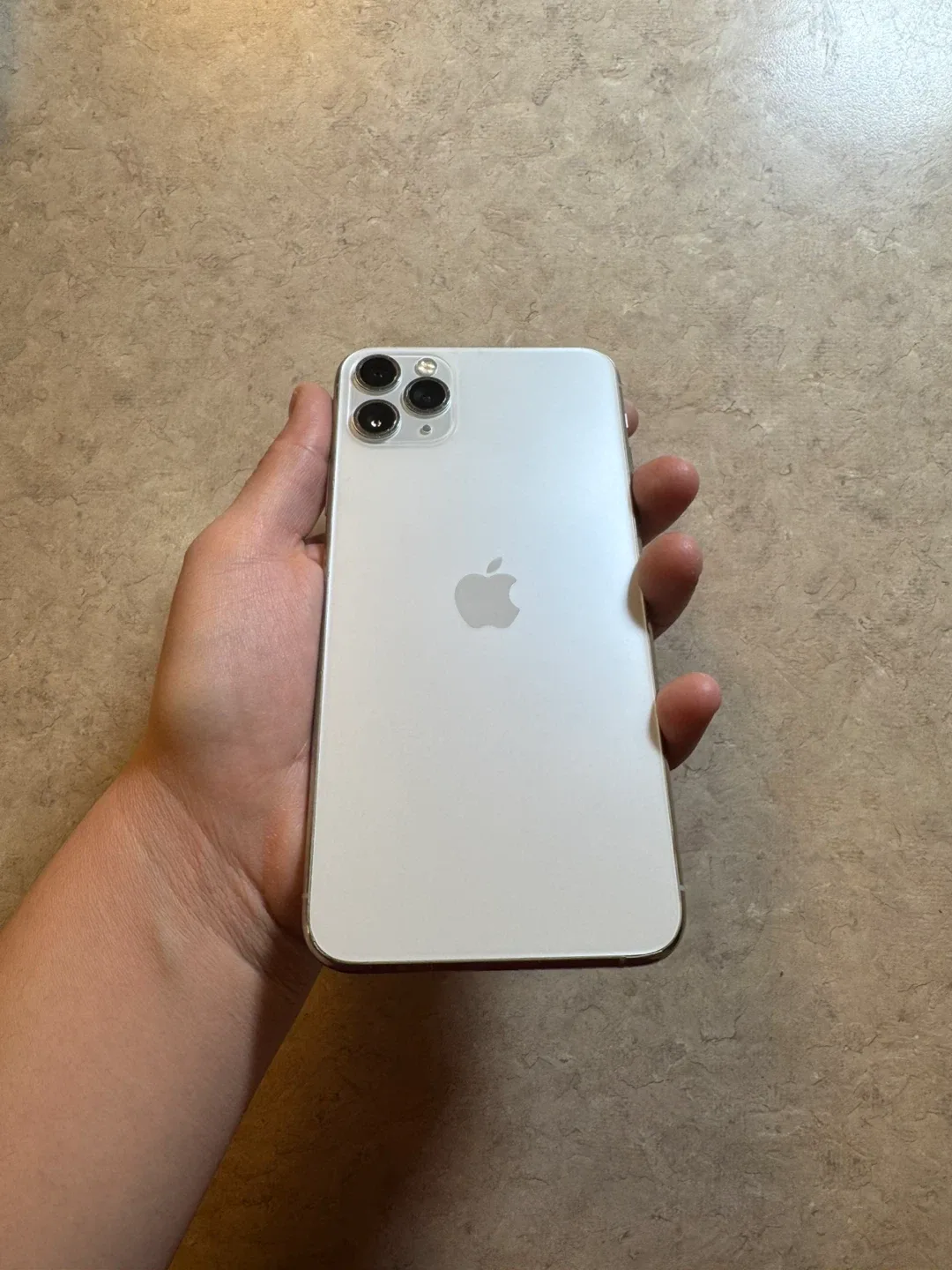 iPhone 11 Pro Max -  Excellent condition image indicator(2)