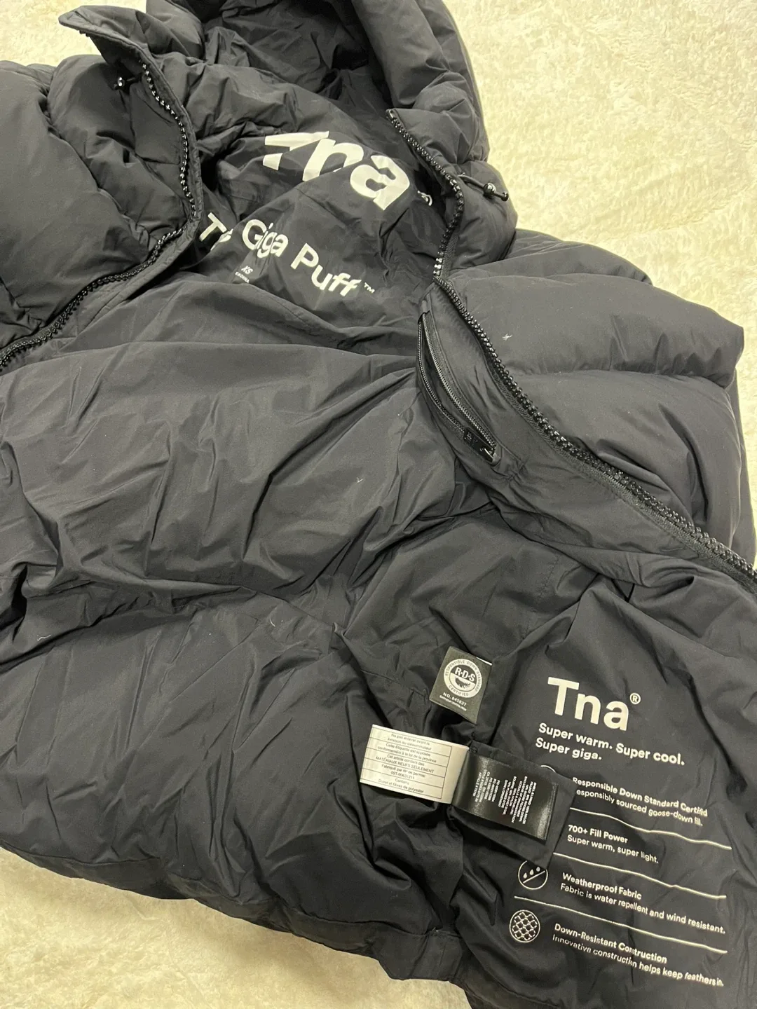 Tna The Giga Puff Black XS #Cleanout 🥕🌱