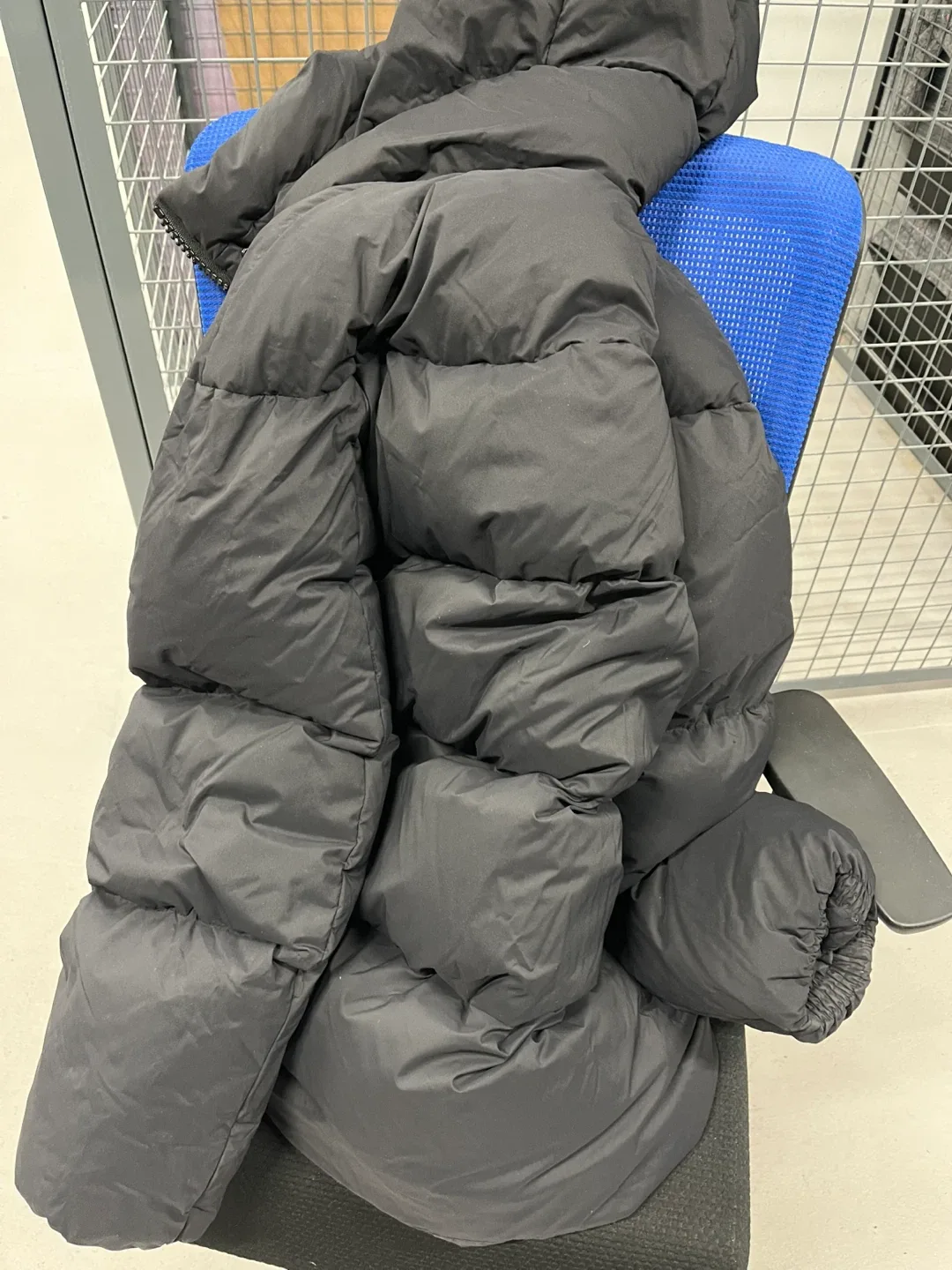 Tna The Giga Puff Black XS #Cleanout 🥕🌱 image indicator(4)