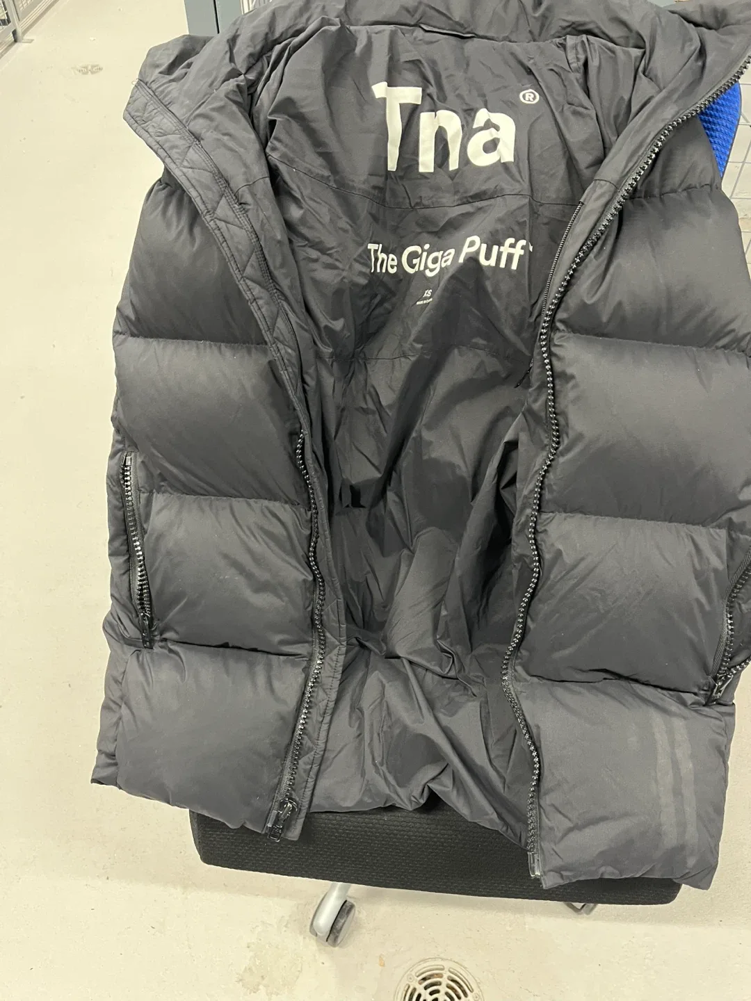 Tna The Giga Puff Black XS #Cleanout 🥕🌱 image indicator(3)