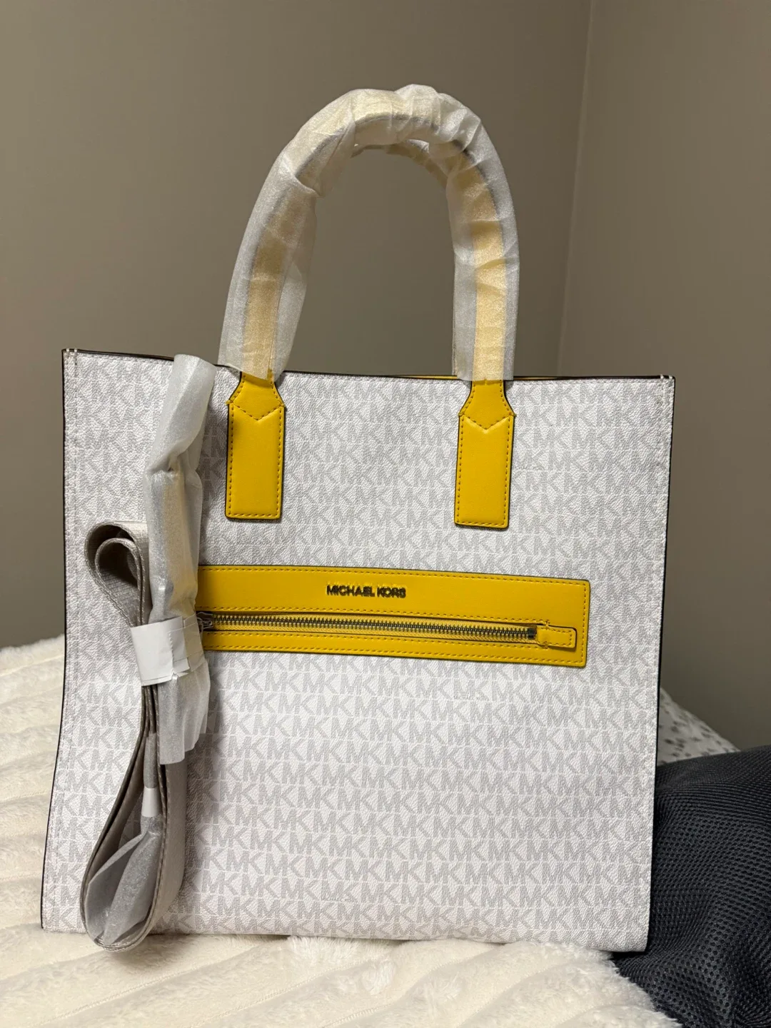 New Michael Kors Tote Bag White & Yellow