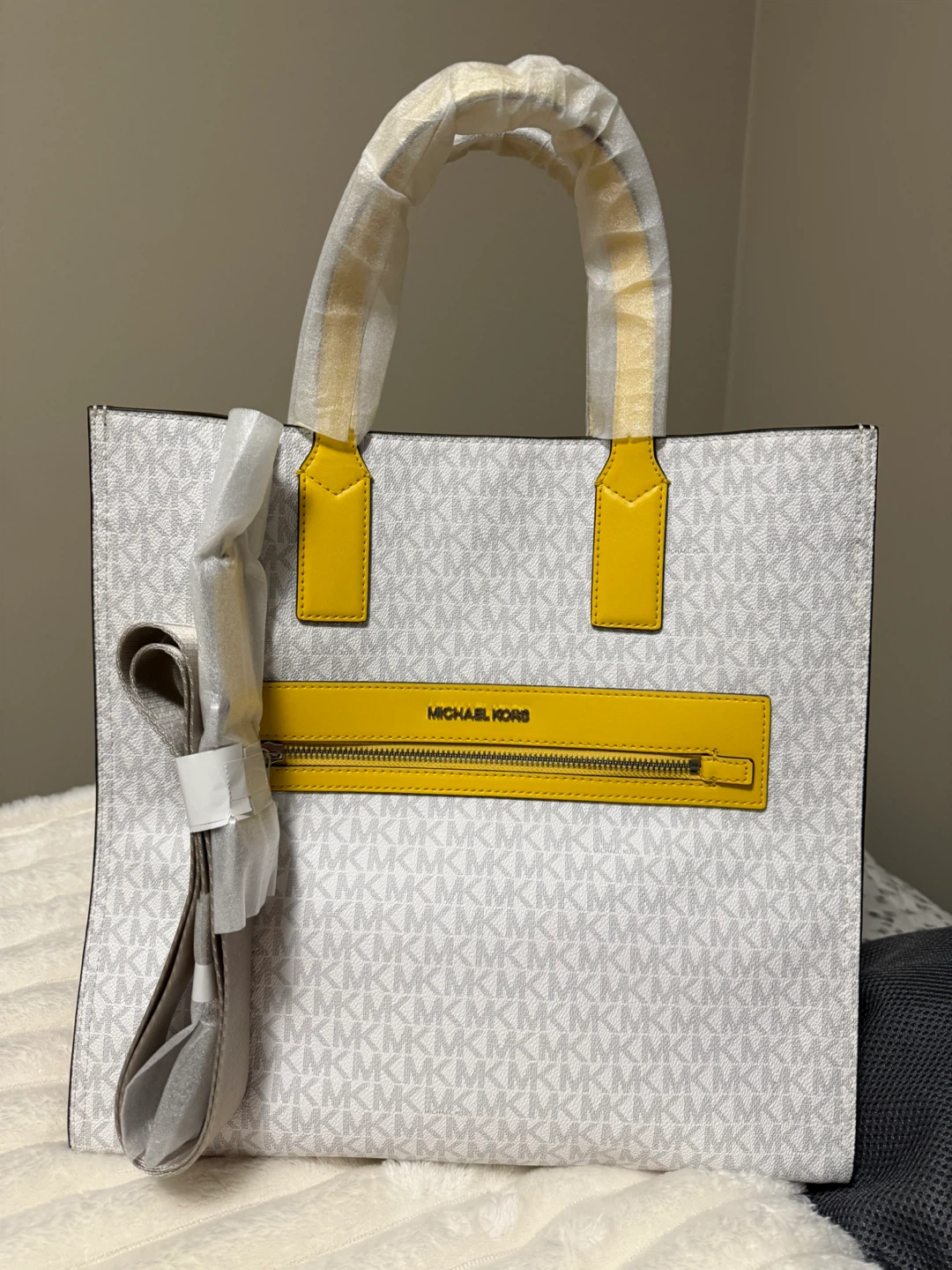 New Michael Kors Tote Bag White & Yellow - photo 2