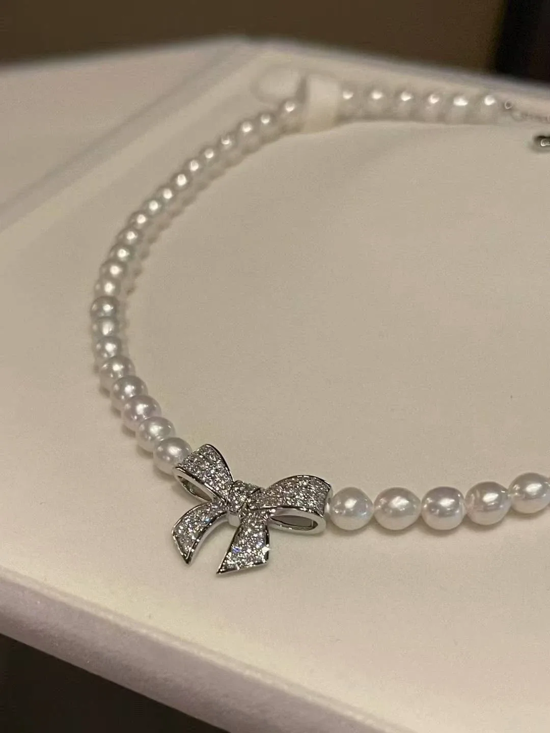 Pearl Necklace & Bracelet Set with Bow image indicator(3)