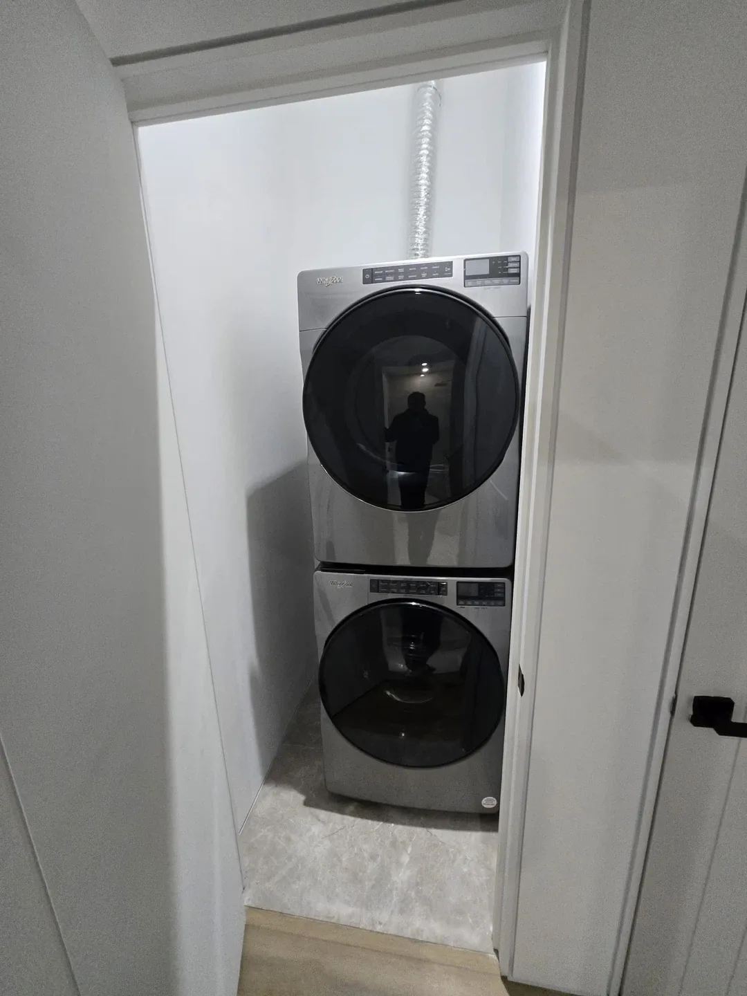 Newly Built Walkout Basement for Rent with Modern Design image indicator(4)