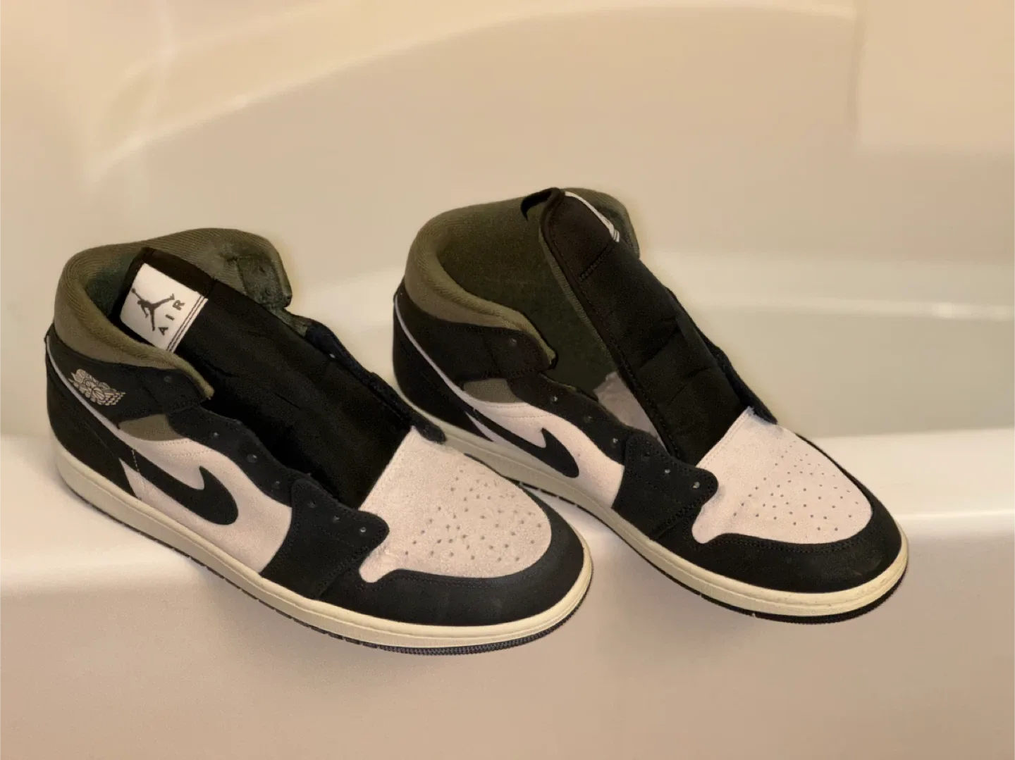 Air Jordan 1 Mid SE Men's Shoes - Size 11 image indicator(6)