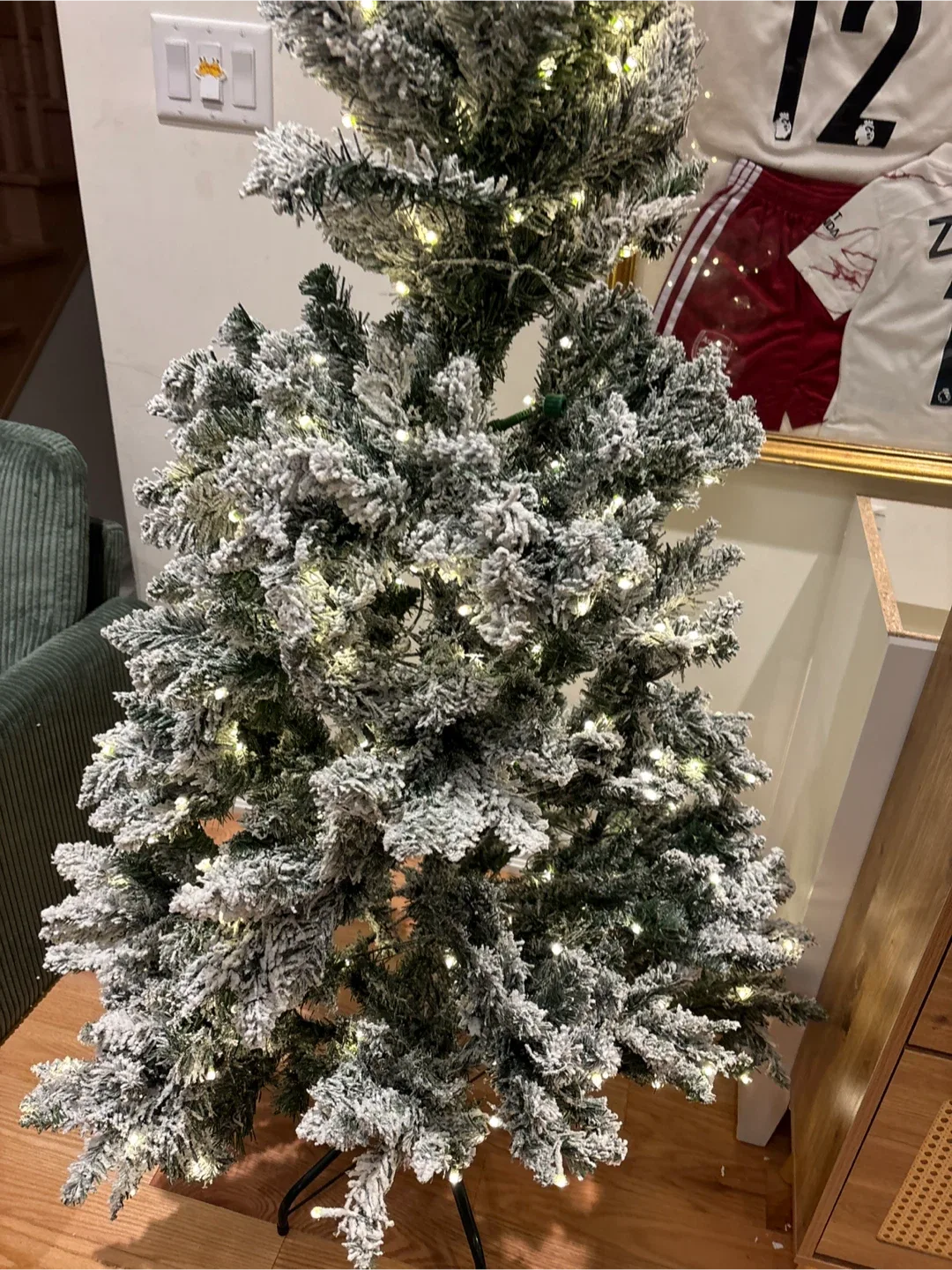 6FT Lighted Flocked Green Spruce Artificial Christmas Tree image indicator(3)