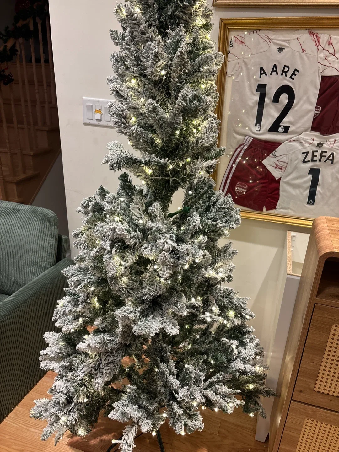 6FT Lighted Flocked Green Spruce Artificial Christmas Tree image indicator(4)