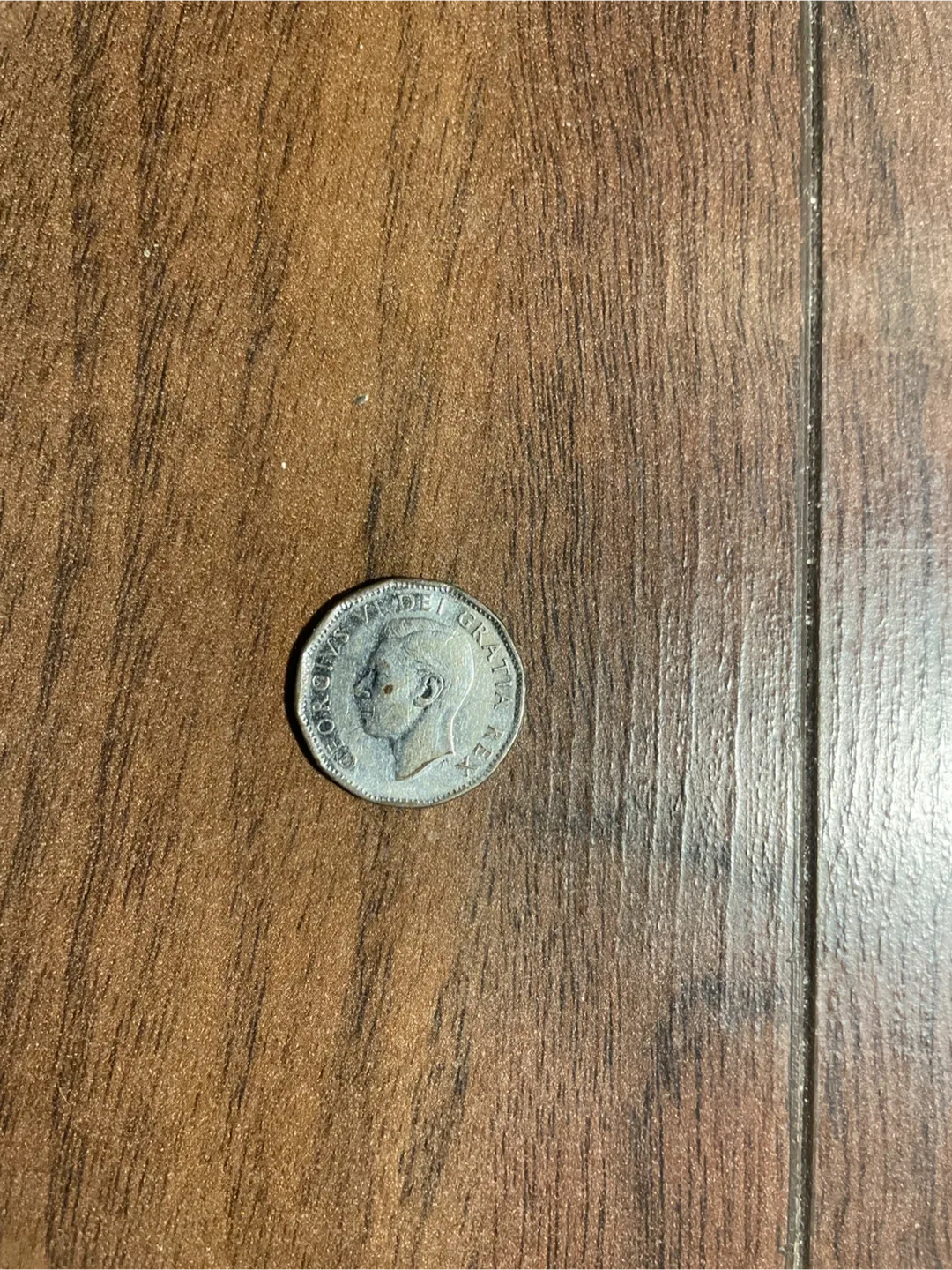 Vintage 1952 Canadian 5 Cents Coin image indicator(2)