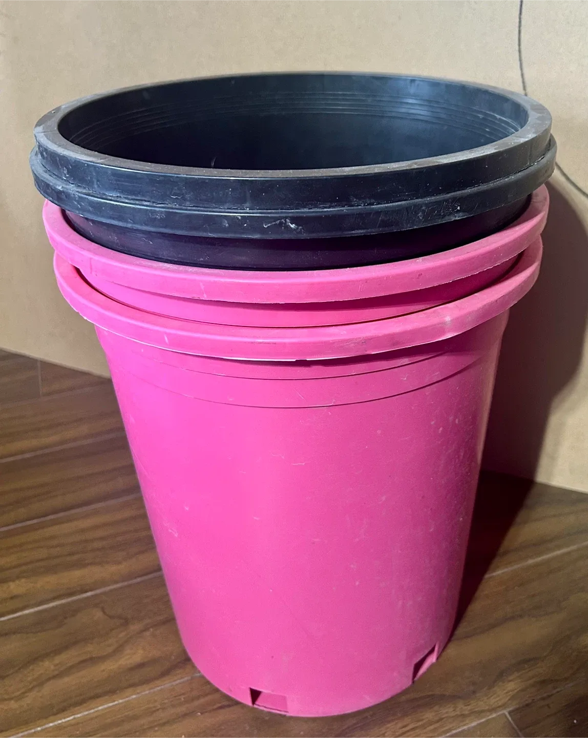 Assorted Plant Pots & Garden Supplies image indicator(3)