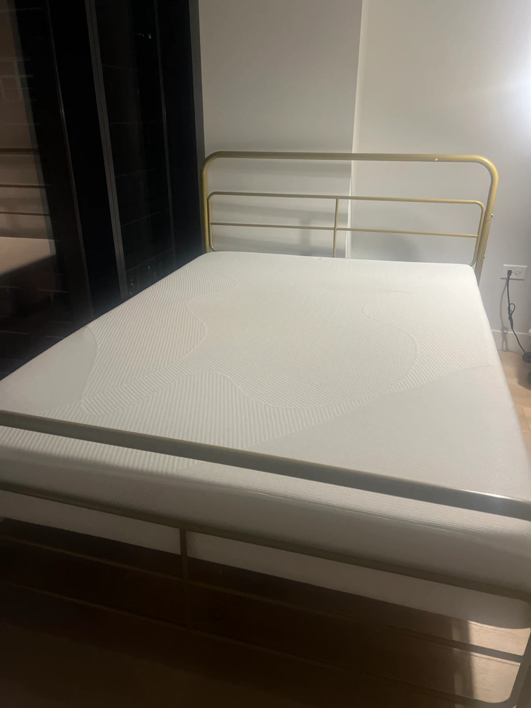 Bed Frame and mattress - photo 4