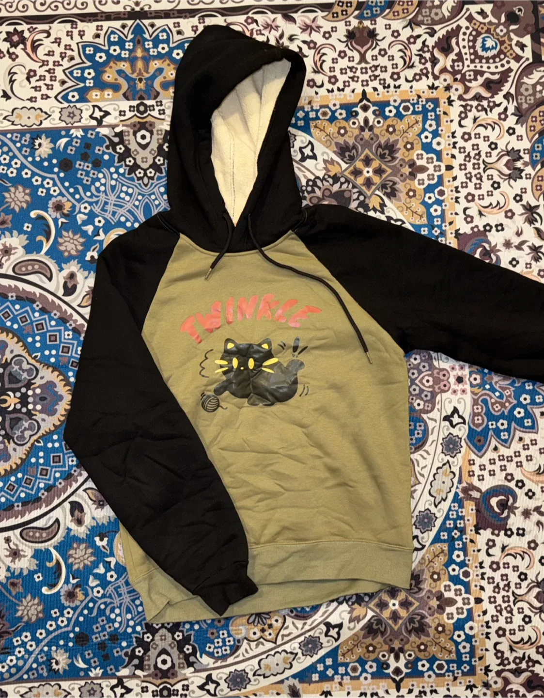 2 warm hoodies for winter image indicator(4)