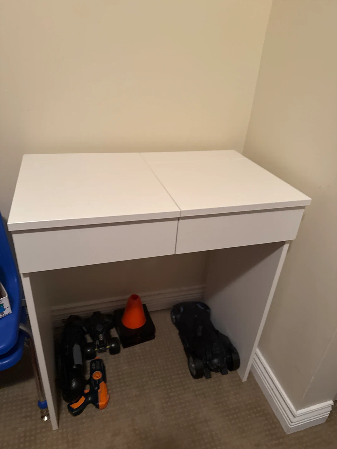 White Vanity Desk with Mirror - photo 2