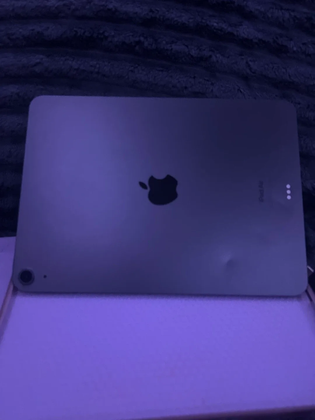 Apple iPad Air with Case image indicator(2)