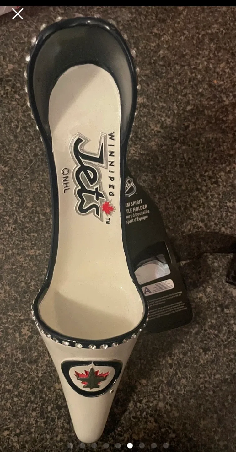 Winnipeg Jets NHL Team Spirit Bottle Holder image indicator(6)