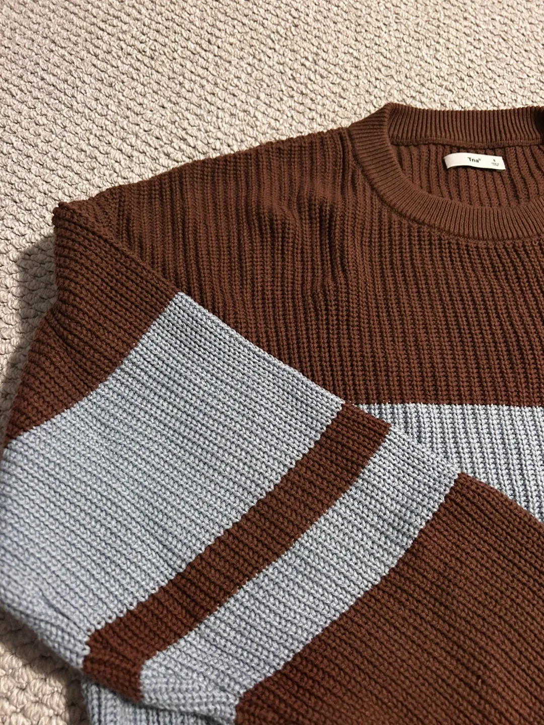 Aritzia TNA crew neck sweater image indicator(2)