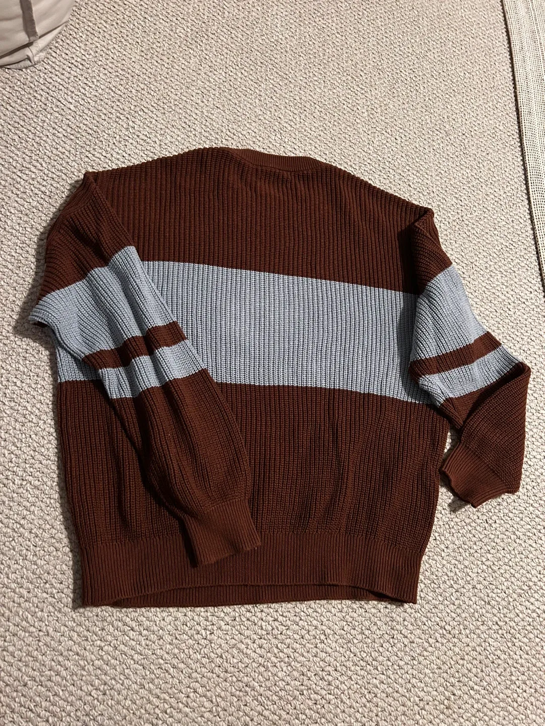 Aritzia TNA crew neck sweater image indicator(6)
