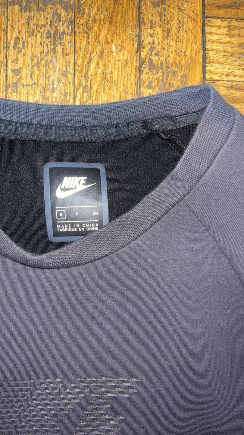 Nike Long Sleeve Shirt - Size S image indicator(2)