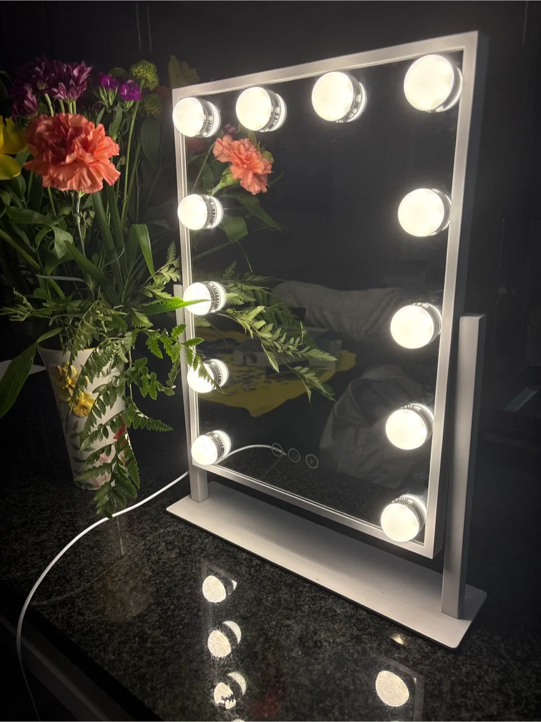 Vanity Mirror with Lights image indicator(3)