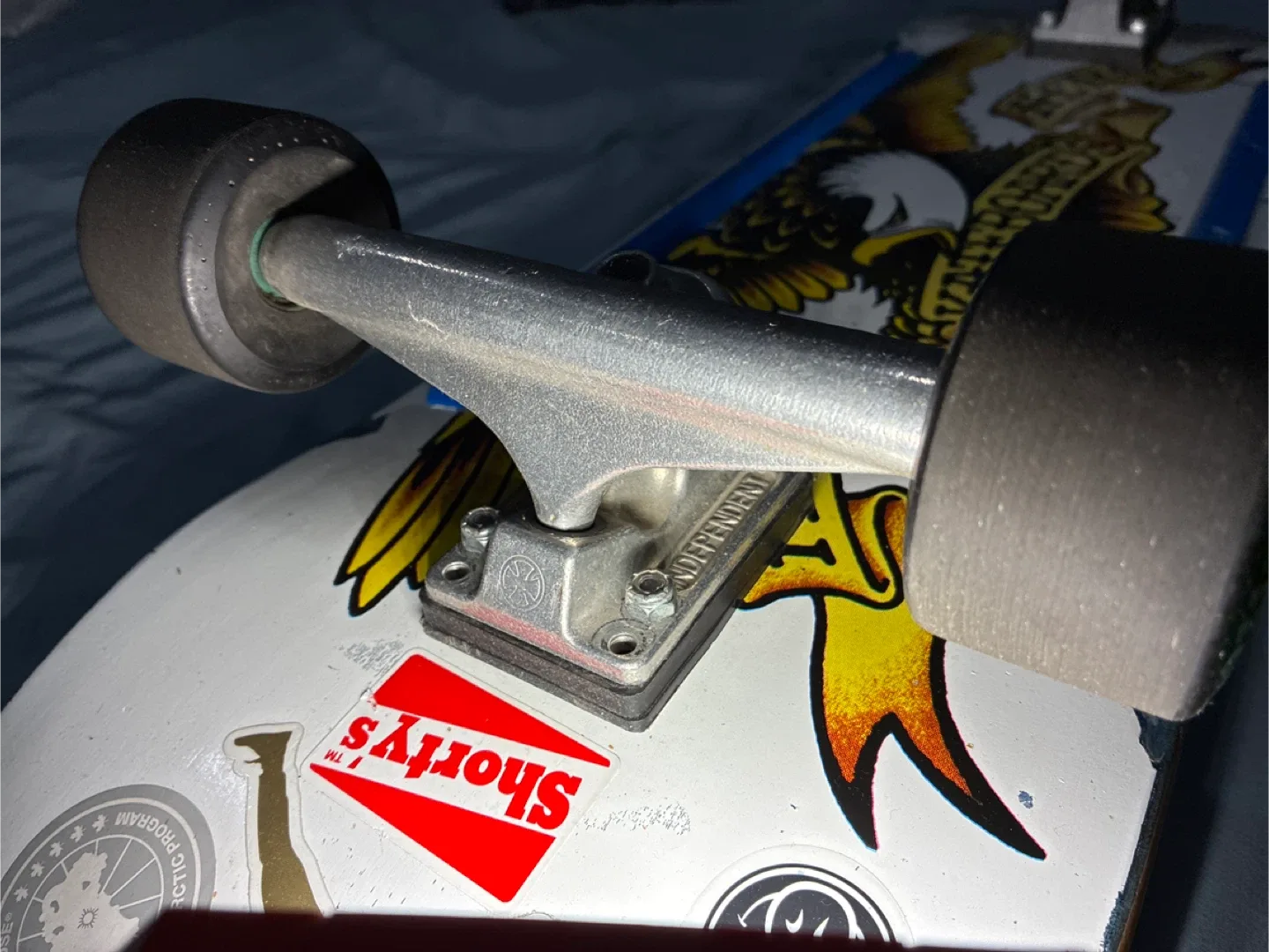 #Cleanout White antihero Skateboard w/ 159 mm independent Trucks image indicator(2)