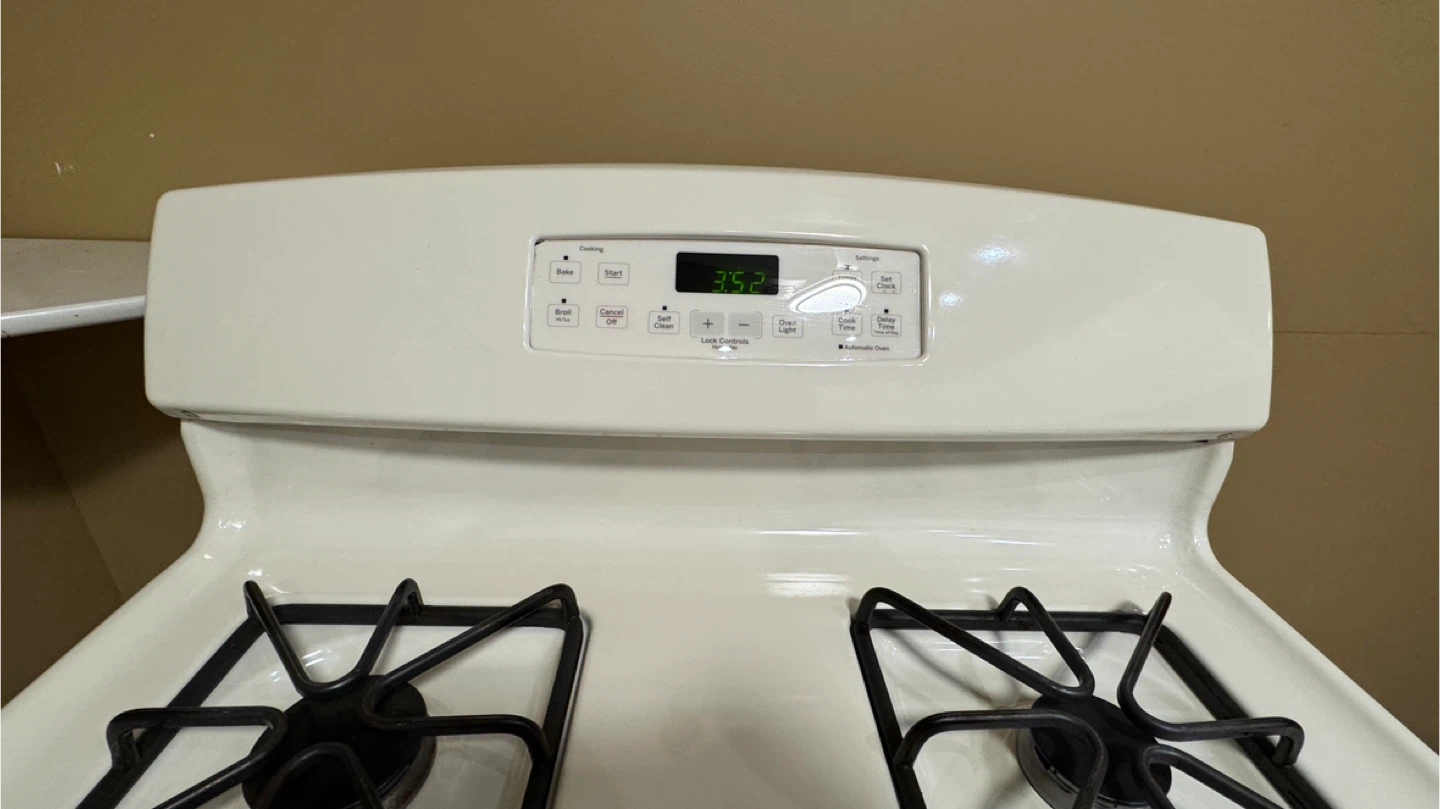 GE 30 inch Gas Range (4.8 cu. ft) - White #cleanout - photo 4