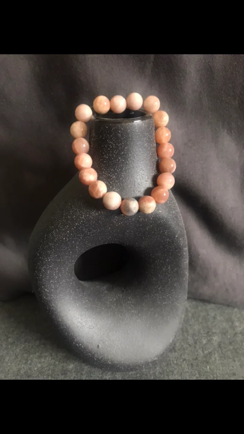 Lovely Moonstone Bracelet image indicator(2)