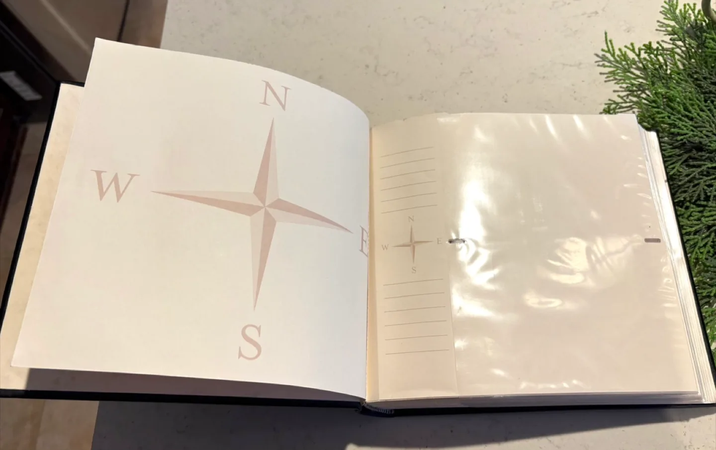 Voyage Autour du Monde Passport Photo Album image indicator(4)