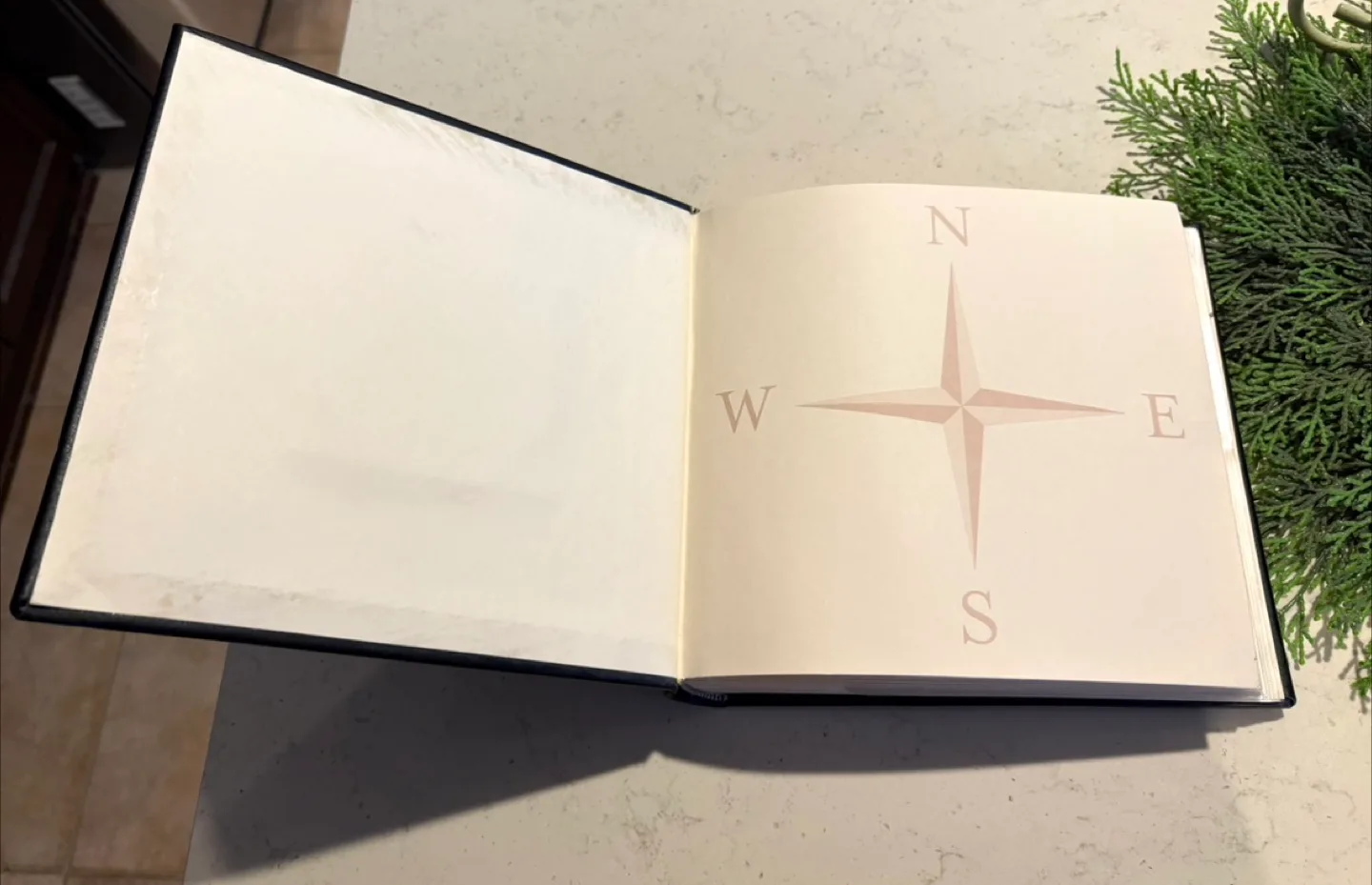 Voyage Autour du Monde Passport Photo Album image indicator(3)