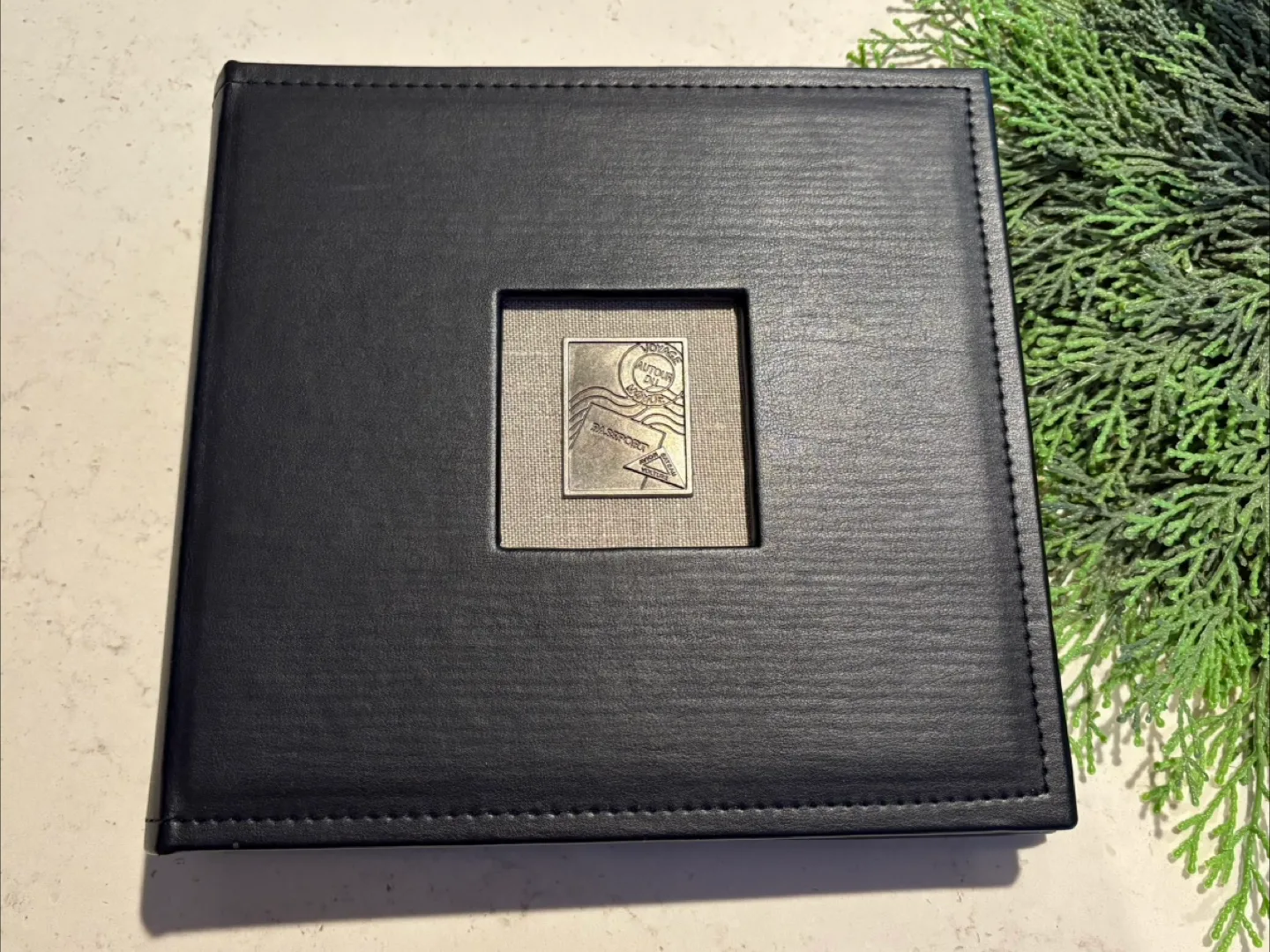 Voyage Autour du Monde Passport Photo Album