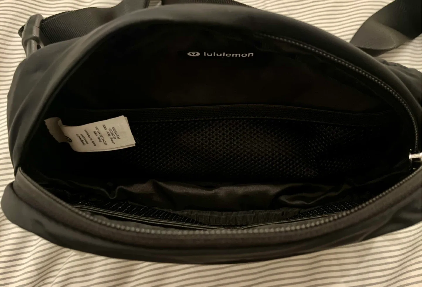 Lululemon Everywhere Belt Bag 1.8L image indicator(2)