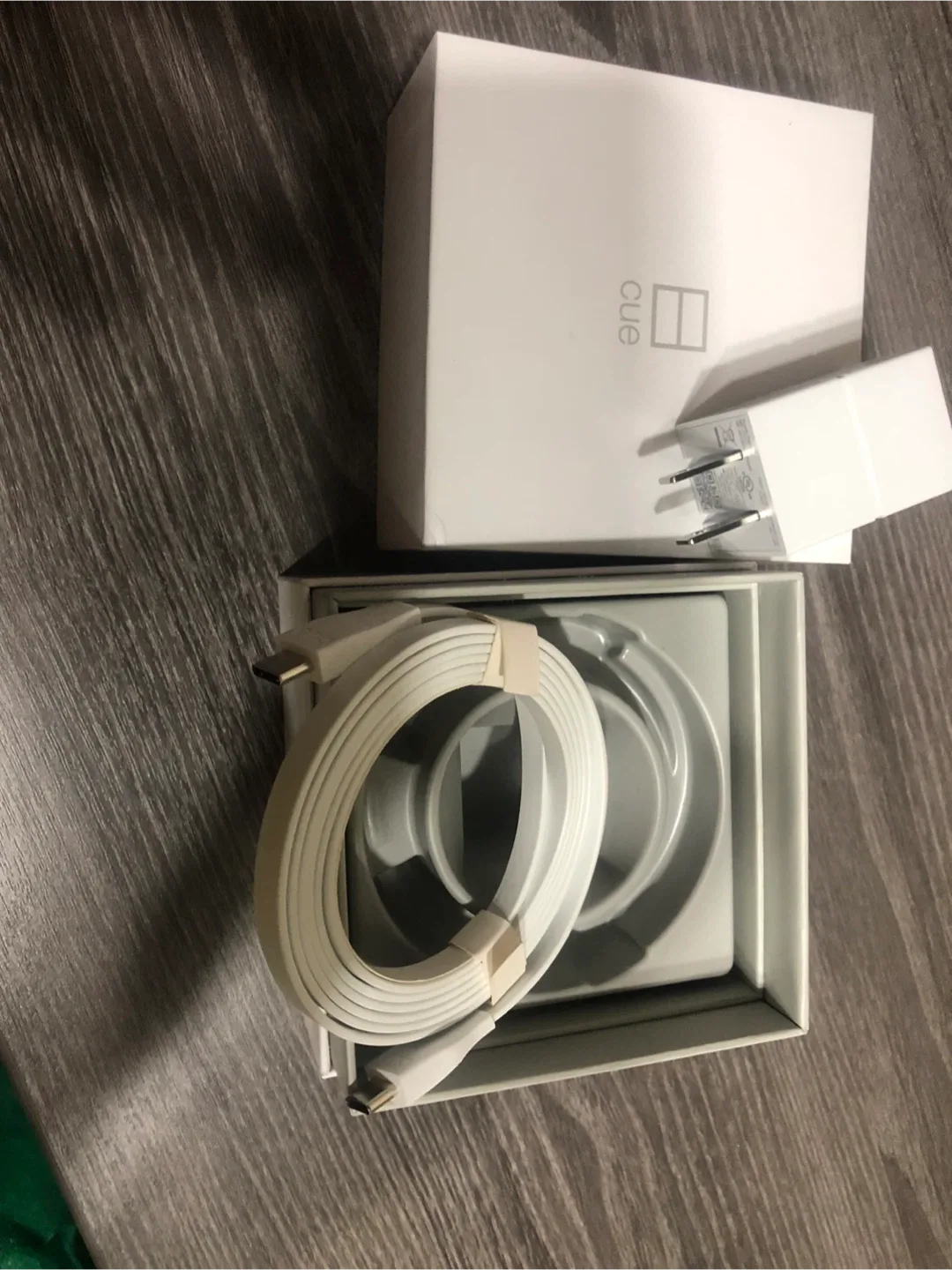 Cue Charger - Like New, Box Included! image indicator(4)