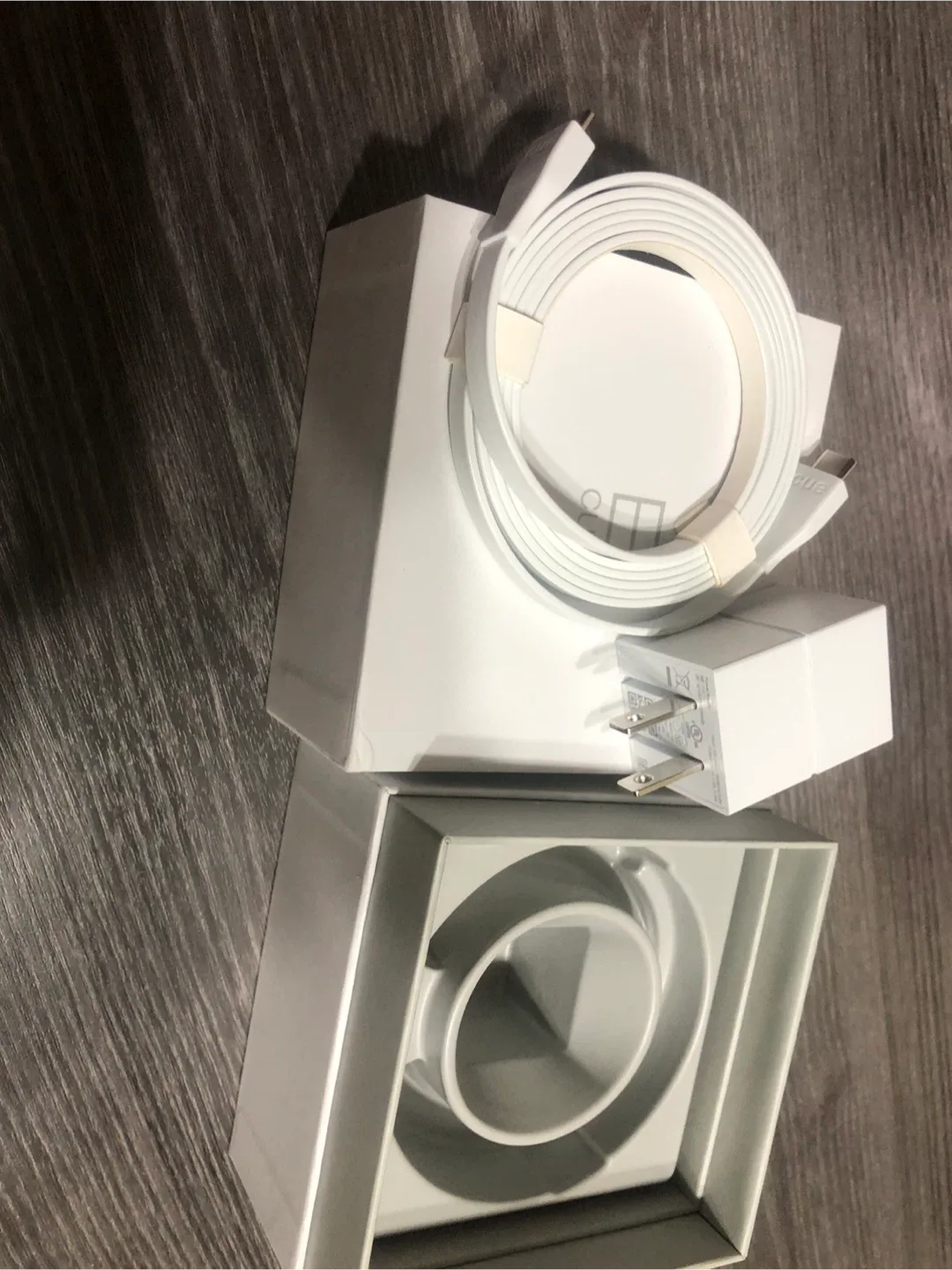 Cue Charger - Like New, Box Included! image indicator(2)