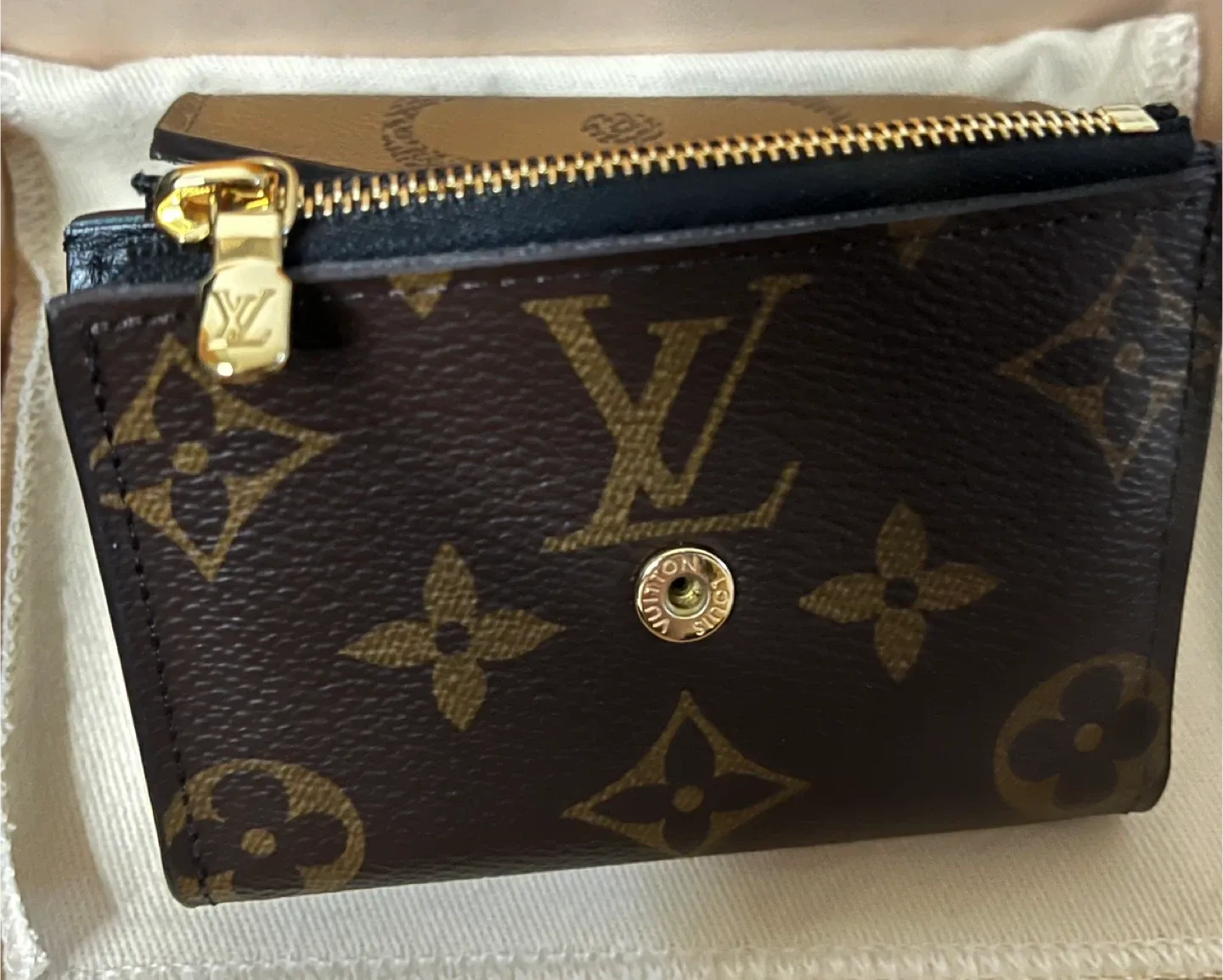 Louis Vuitton Reverse Zoe Wallet image indicator(3)