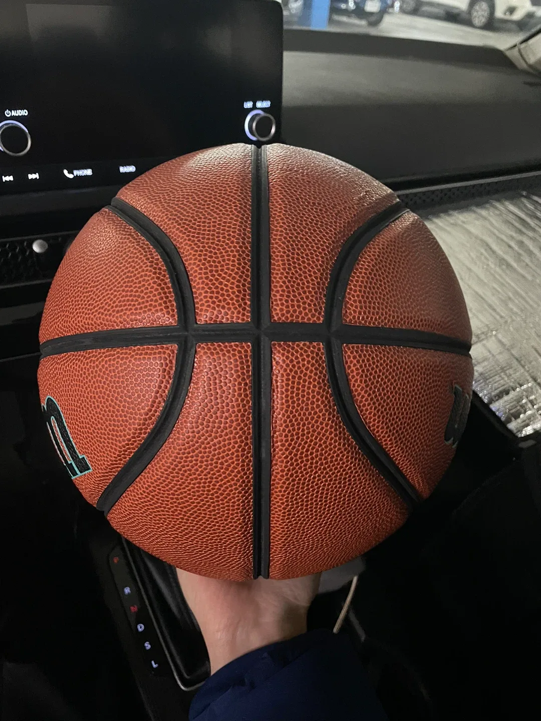 Wilson Apex Composite Leather Basketball image indicator(3)