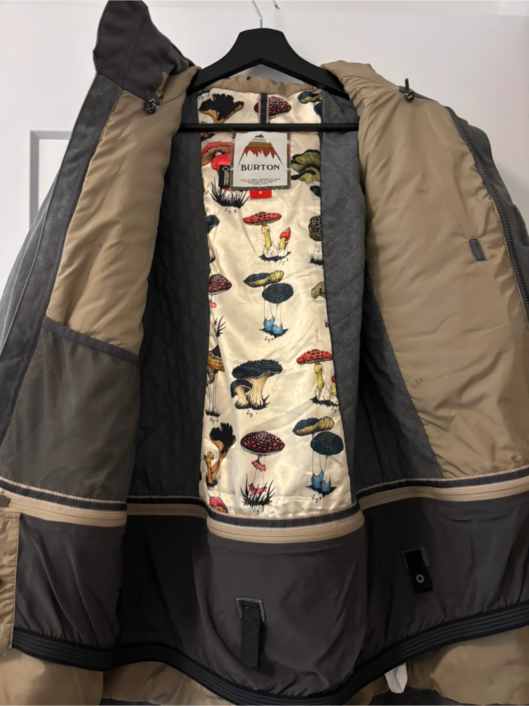 Women’s Burton Gore-Tex Snowboard Jacket (Size S) - photo 2