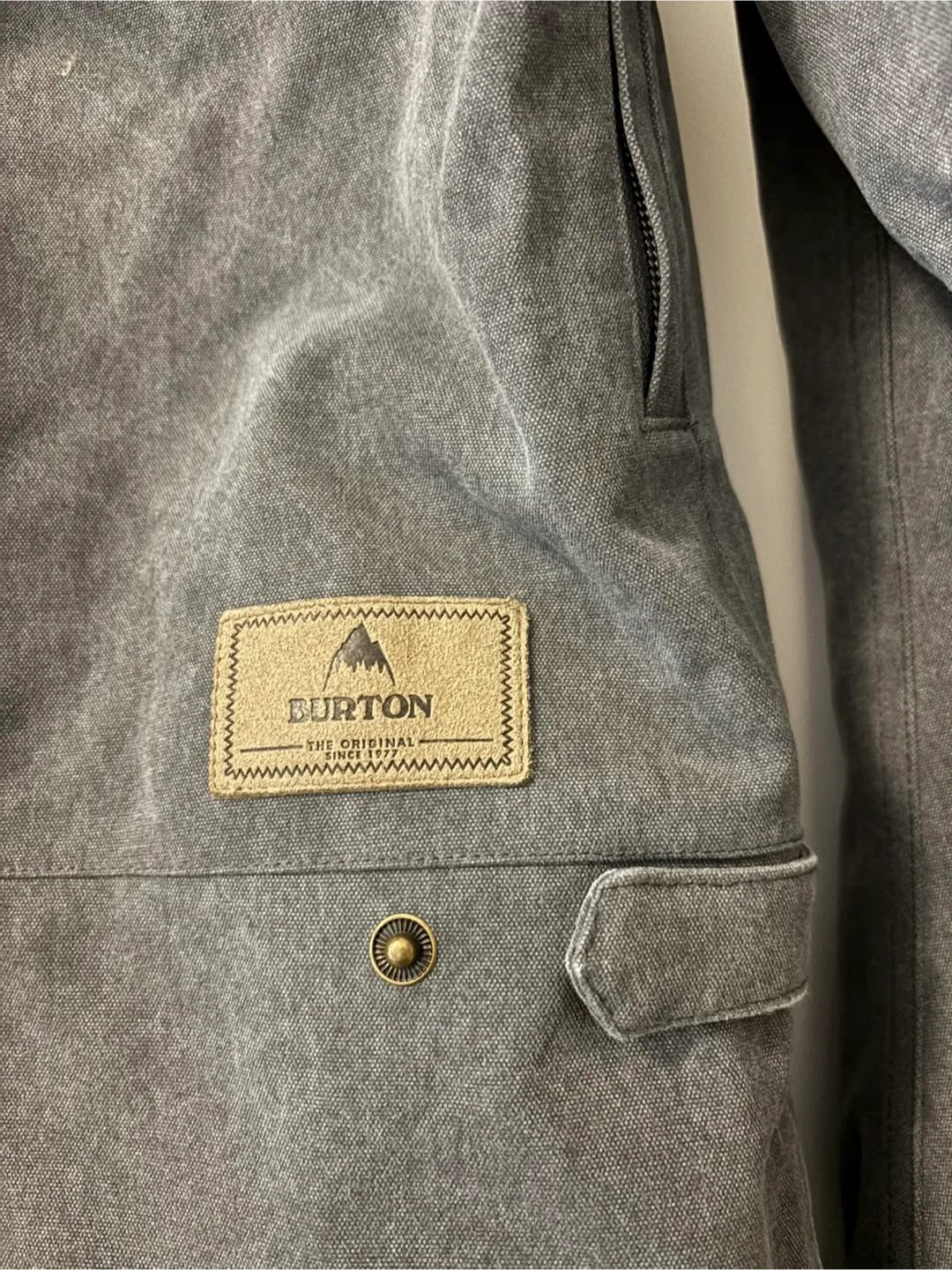 Women’s Burton Gore-Tex Snowboard Jacket (Size S) image indicator(4)