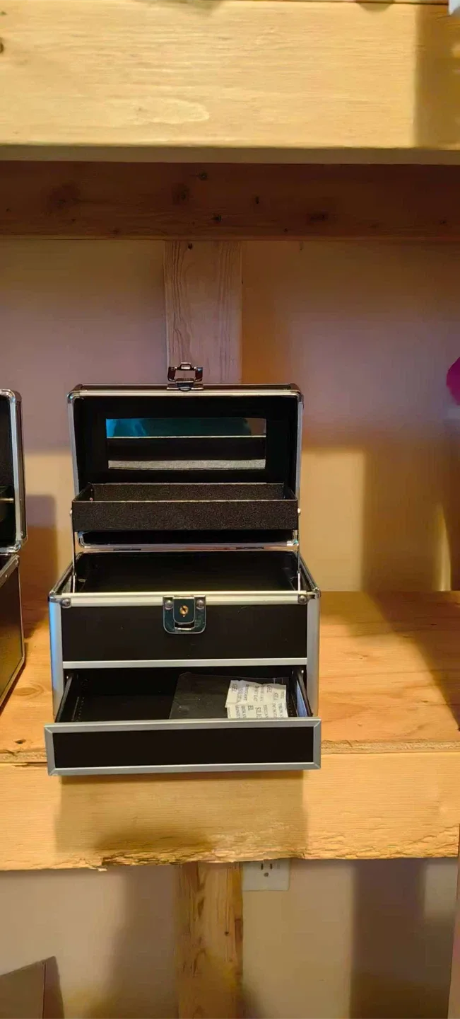 Black Aluminum Makeup Organizer Case