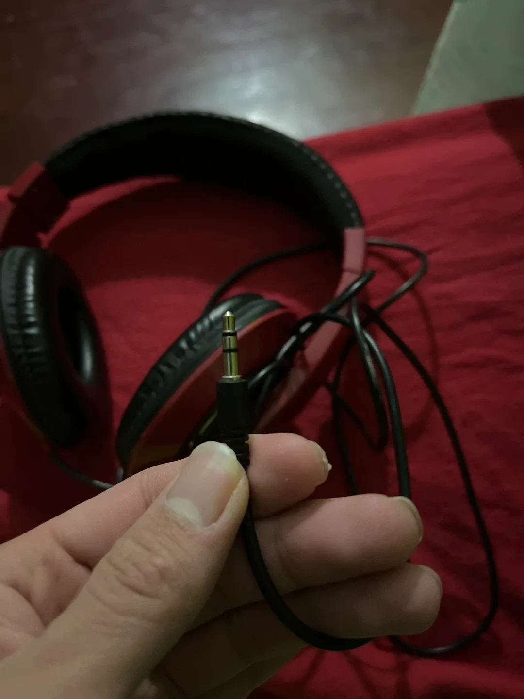 Red & Black Headphones image indicator(2)