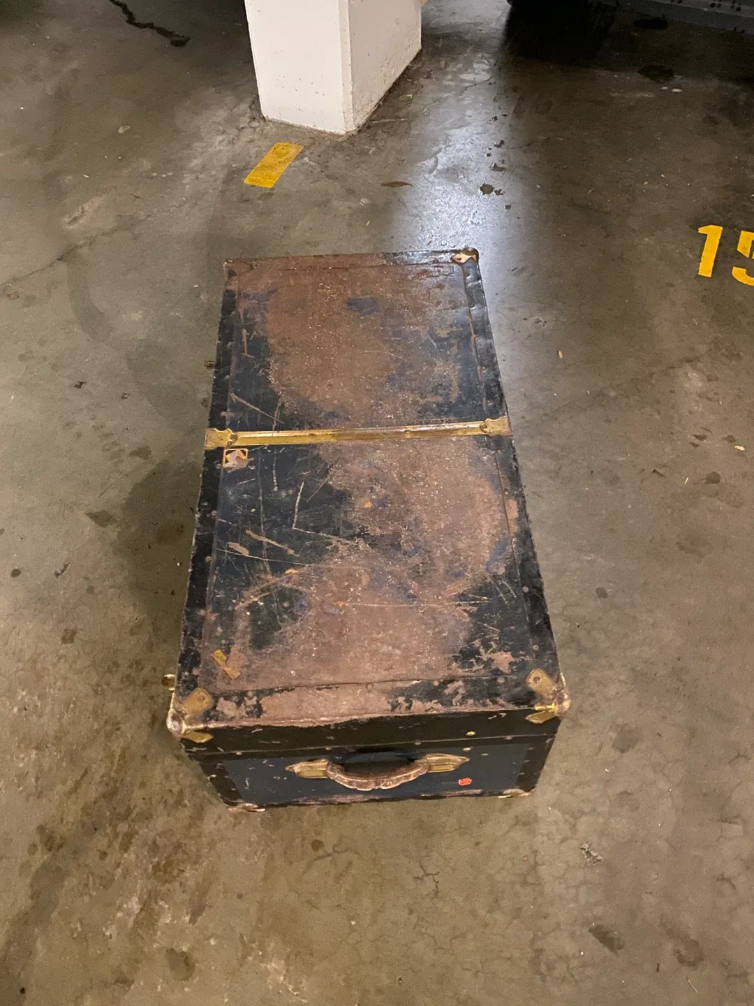 Antique Steamer Trunk/chest image indicator(2)